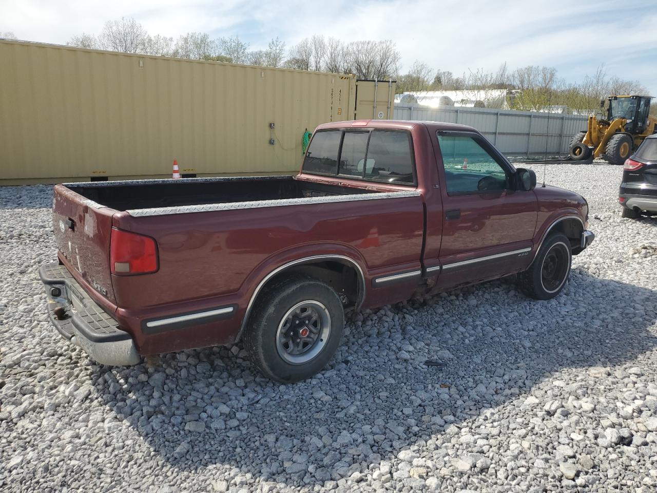 Photo 2 VIN: 1GCCS1441WK167023 - CHEVROLET S-10 PICKUP 