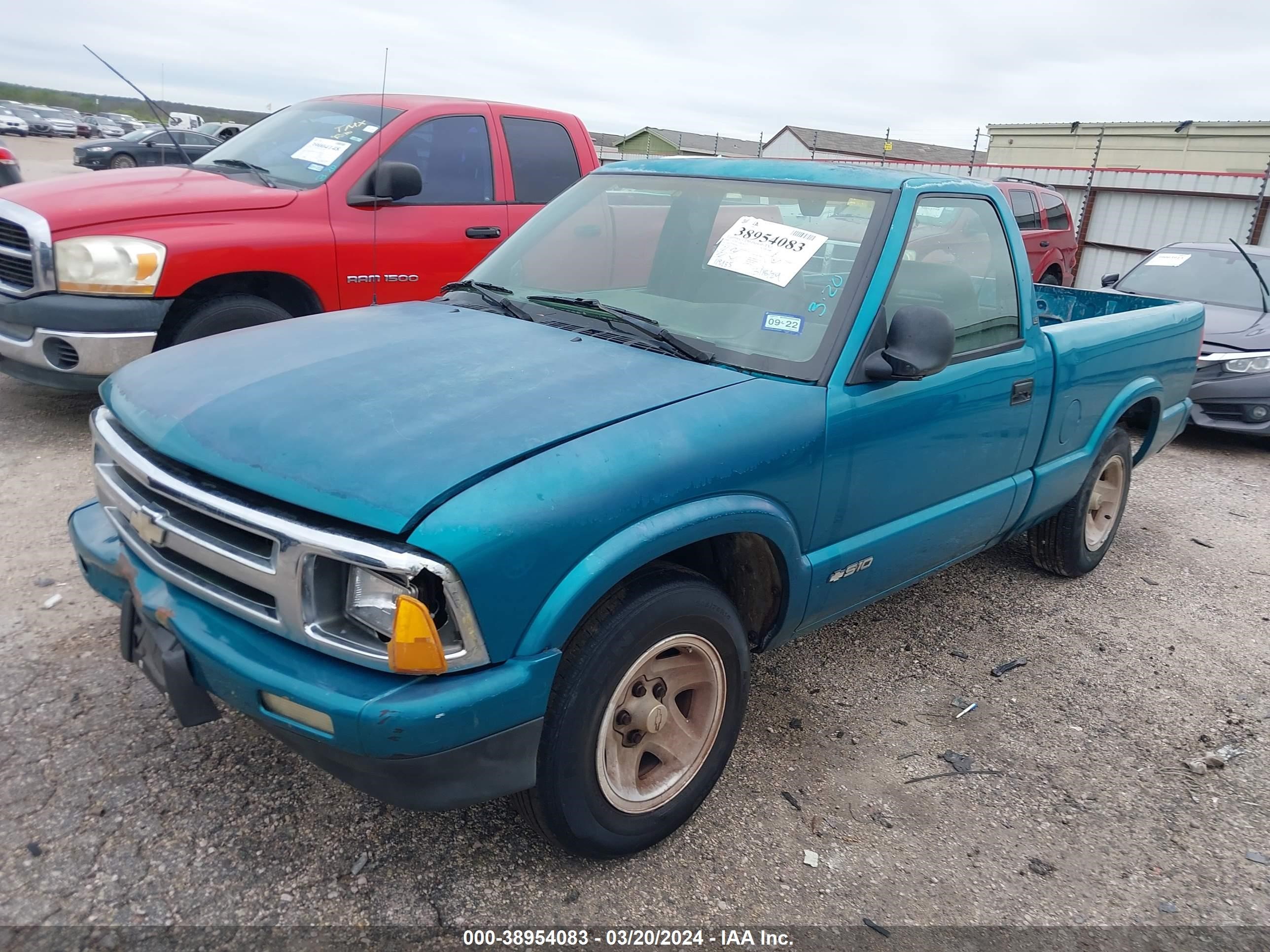 Photo 1 VIN: 1GCCS1442S8132742 - CHEVROLET S-10 PICKUP 