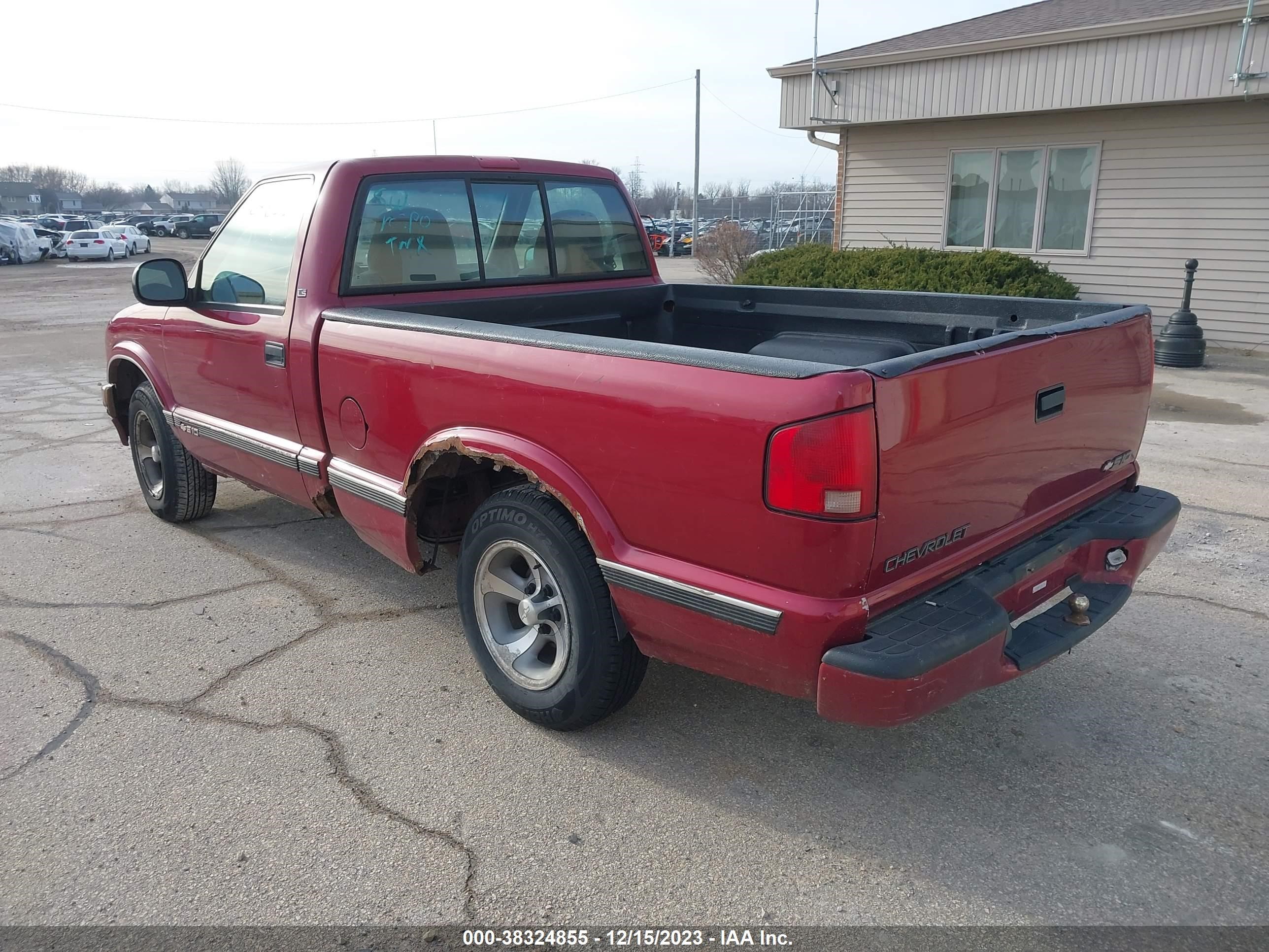 Photo 2 VIN: 1GCCS1442WK139831 - CHEVROLET S-10 PICKUP 