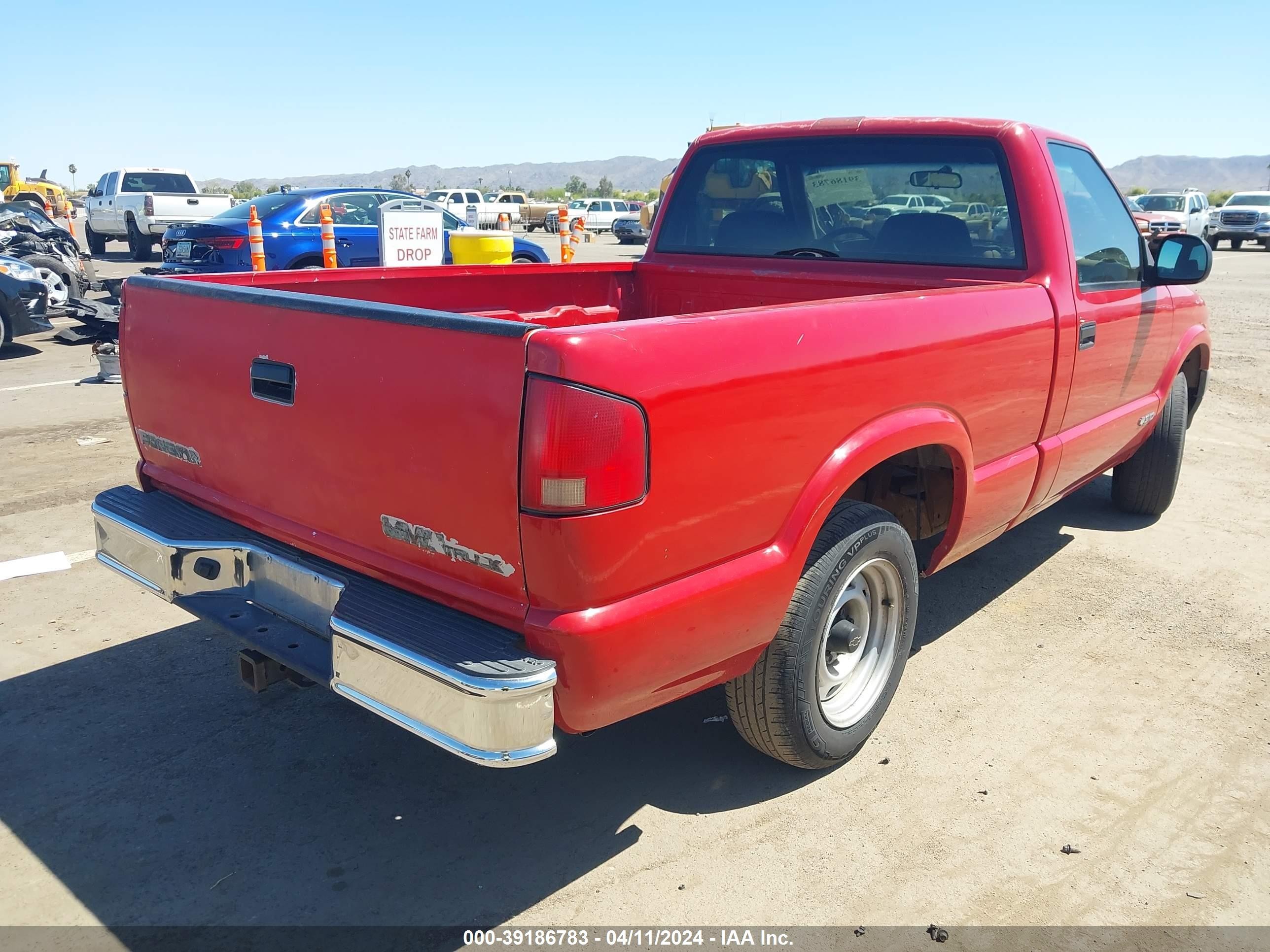 Photo 3 VIN: 1GCCS1444S8247908 - CHEVROLET S-10 PICKUP 