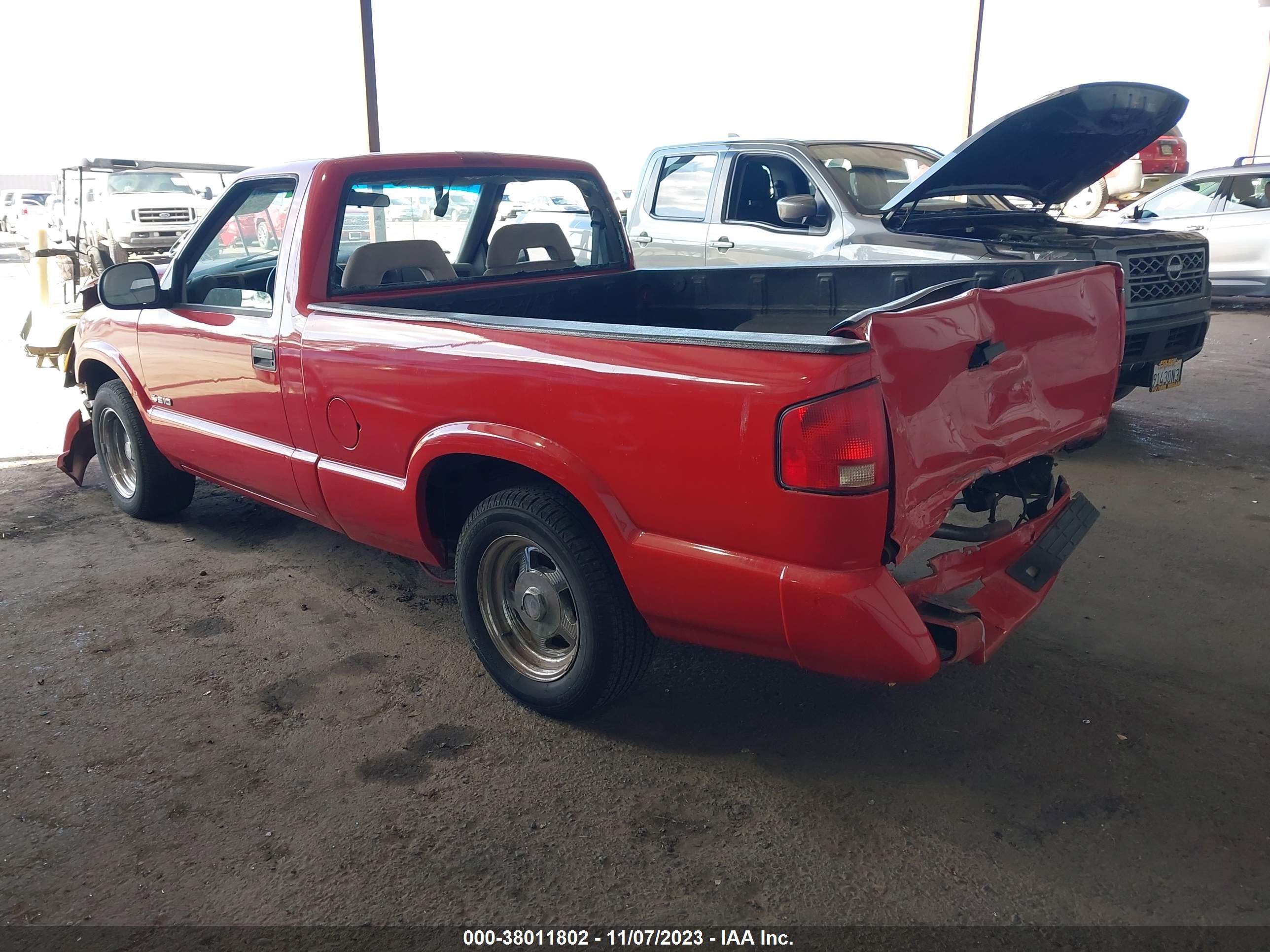 Photo 2 VIN: 1GCCS1444SK107053 - CHEVROLET S-10 PICKUP 