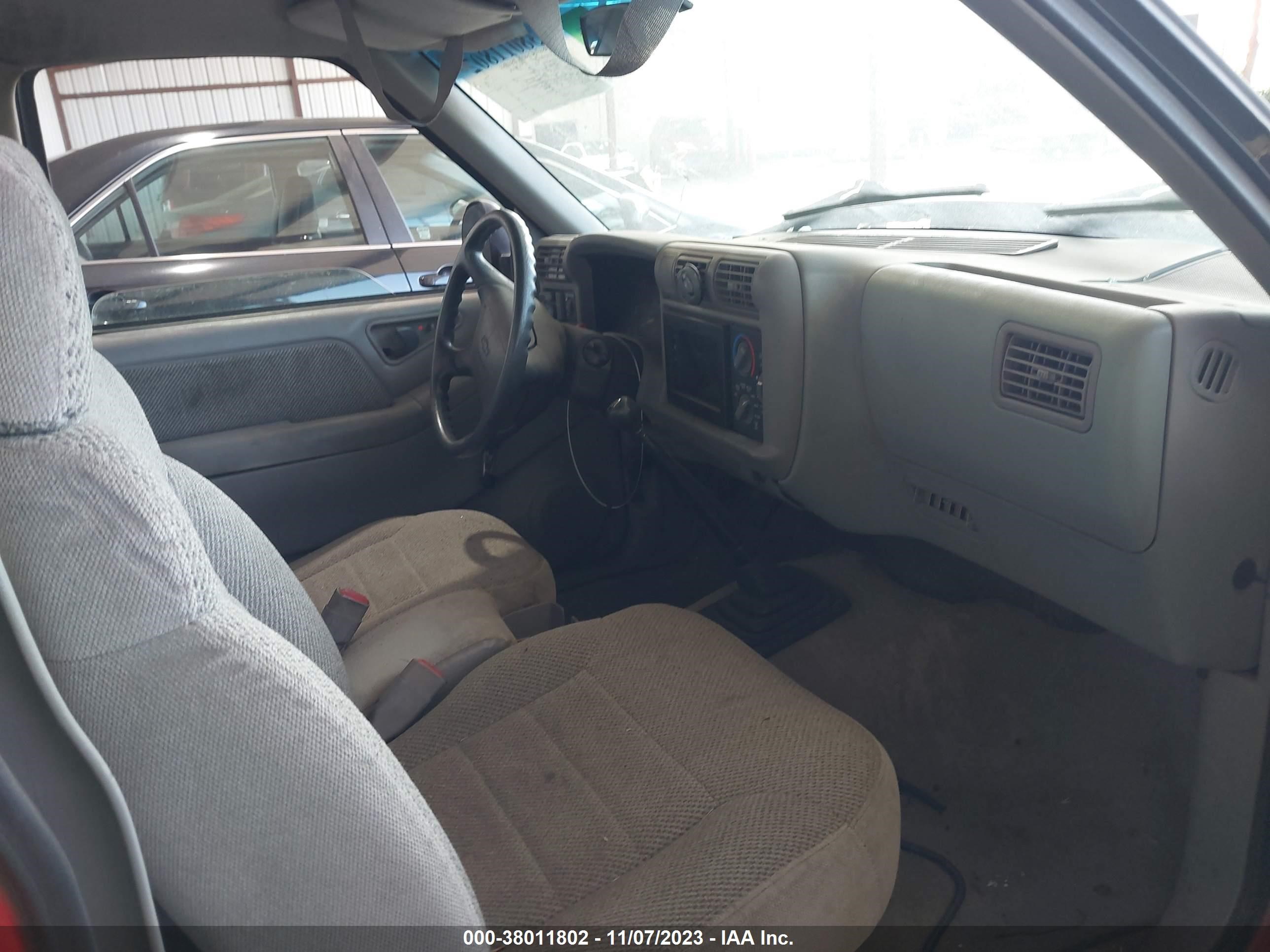 Photo 4 VIN: 1GCCS1444SK107053 - CHEVROLET S-10 PICKUP 