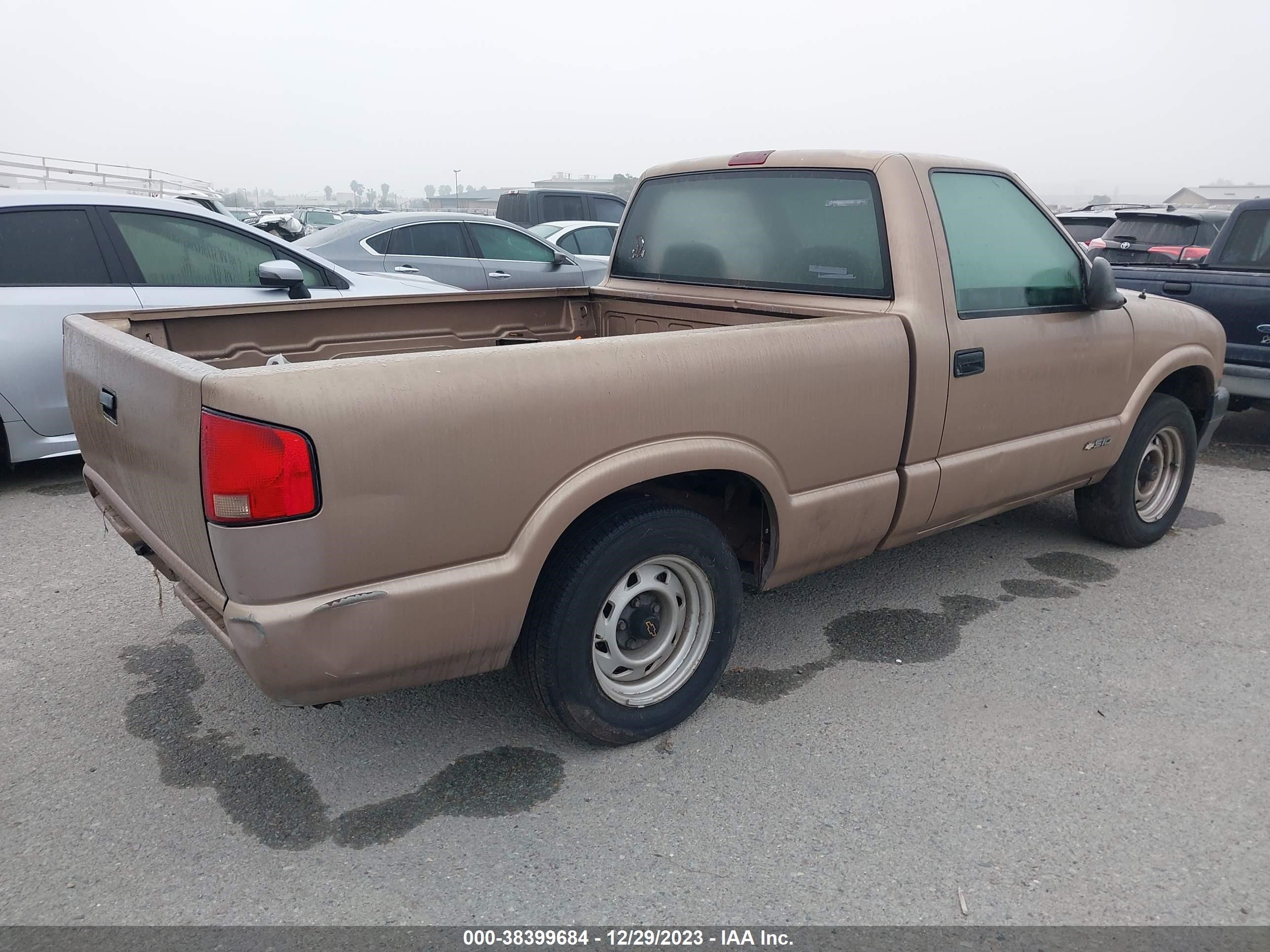 Photo 3 VIN: 1GCCS1444T8155571 - CHEVROLET S-10 PICKUP 