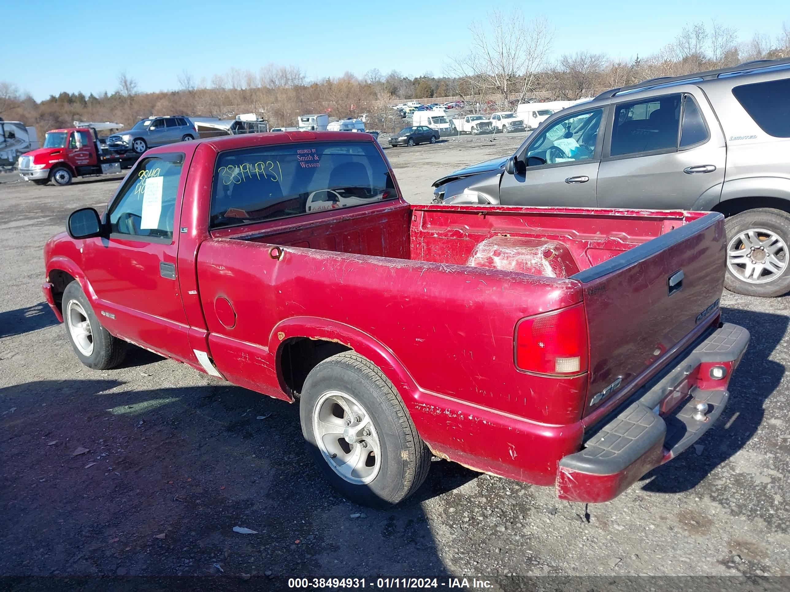 Photo 2 VIN: 1GCCS1444WK104532 - CHEVROLET S-10 PICKUP 