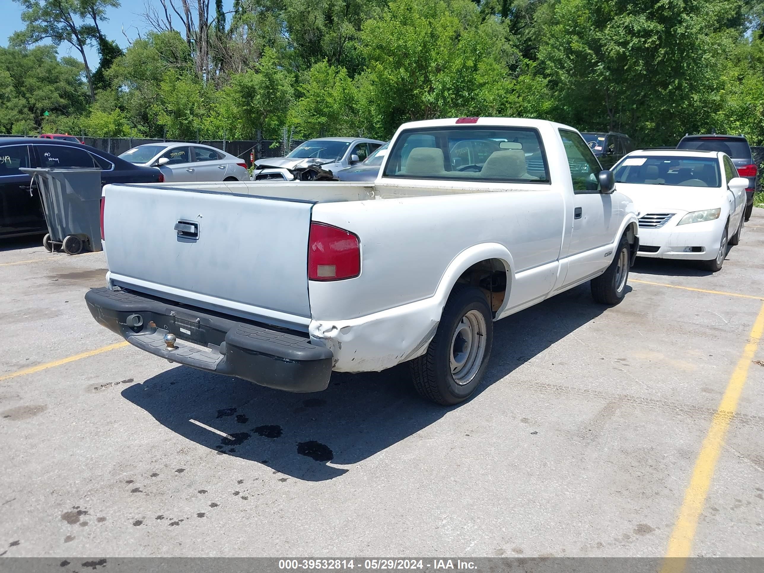 Photo 3 VIN: 1GCCS1444YK193408 - CHEVROLET S-10 PICKUP 