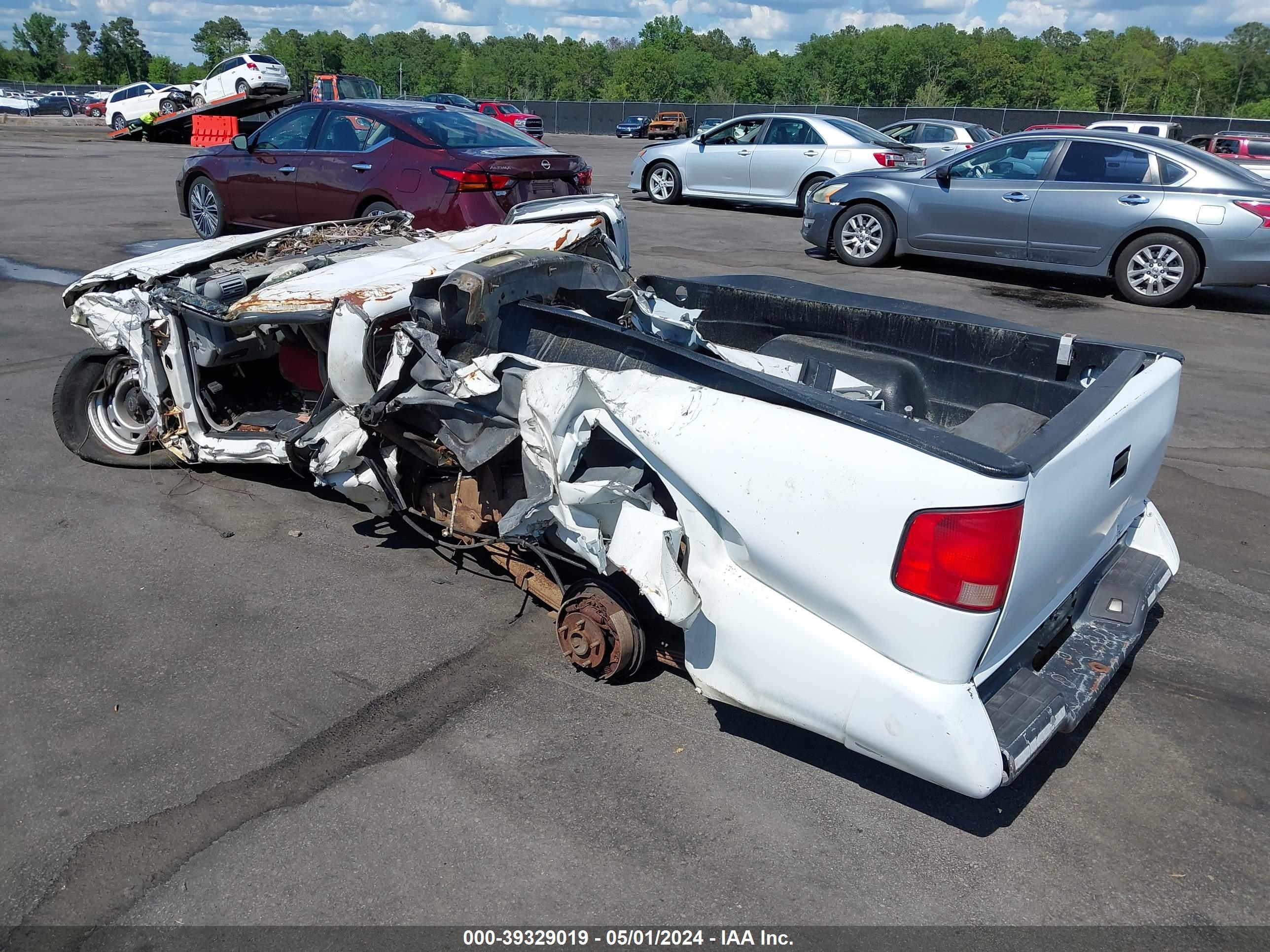 Photo 2 VIN: 1GCCS1445R8149738 - CHEVROLET S-10 PICKUP 