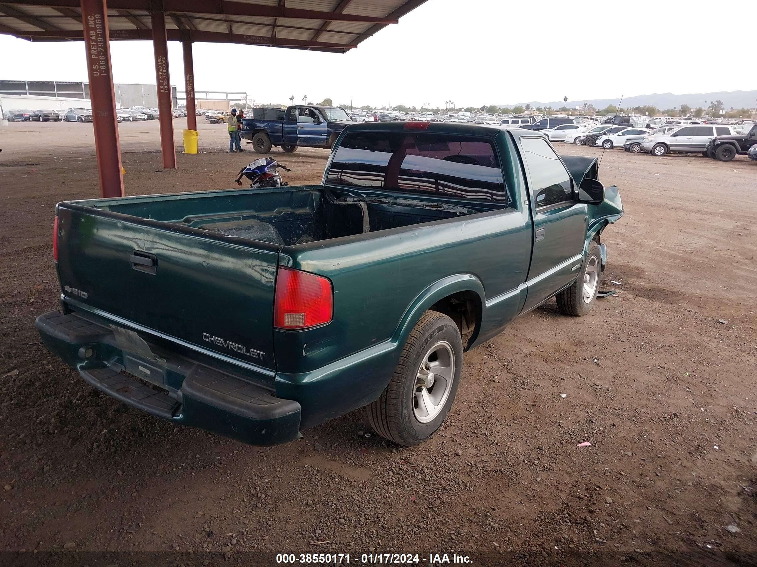 Photo 3 VIN: 1GCCS1448WK235382 - CHEVROLET S-10 PICKUP 