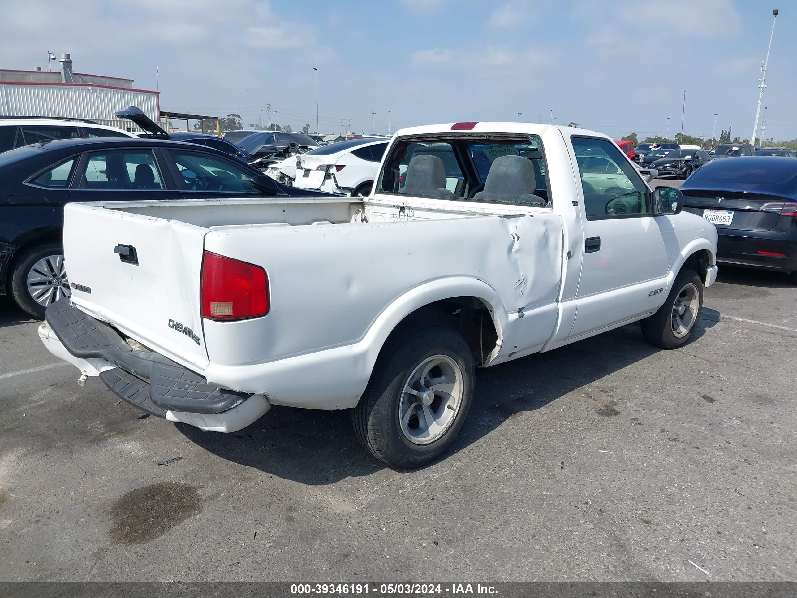 Photo 3 VIN: 1GCCS1448X8109411 - CHEVROLET S-10 PICKUP 