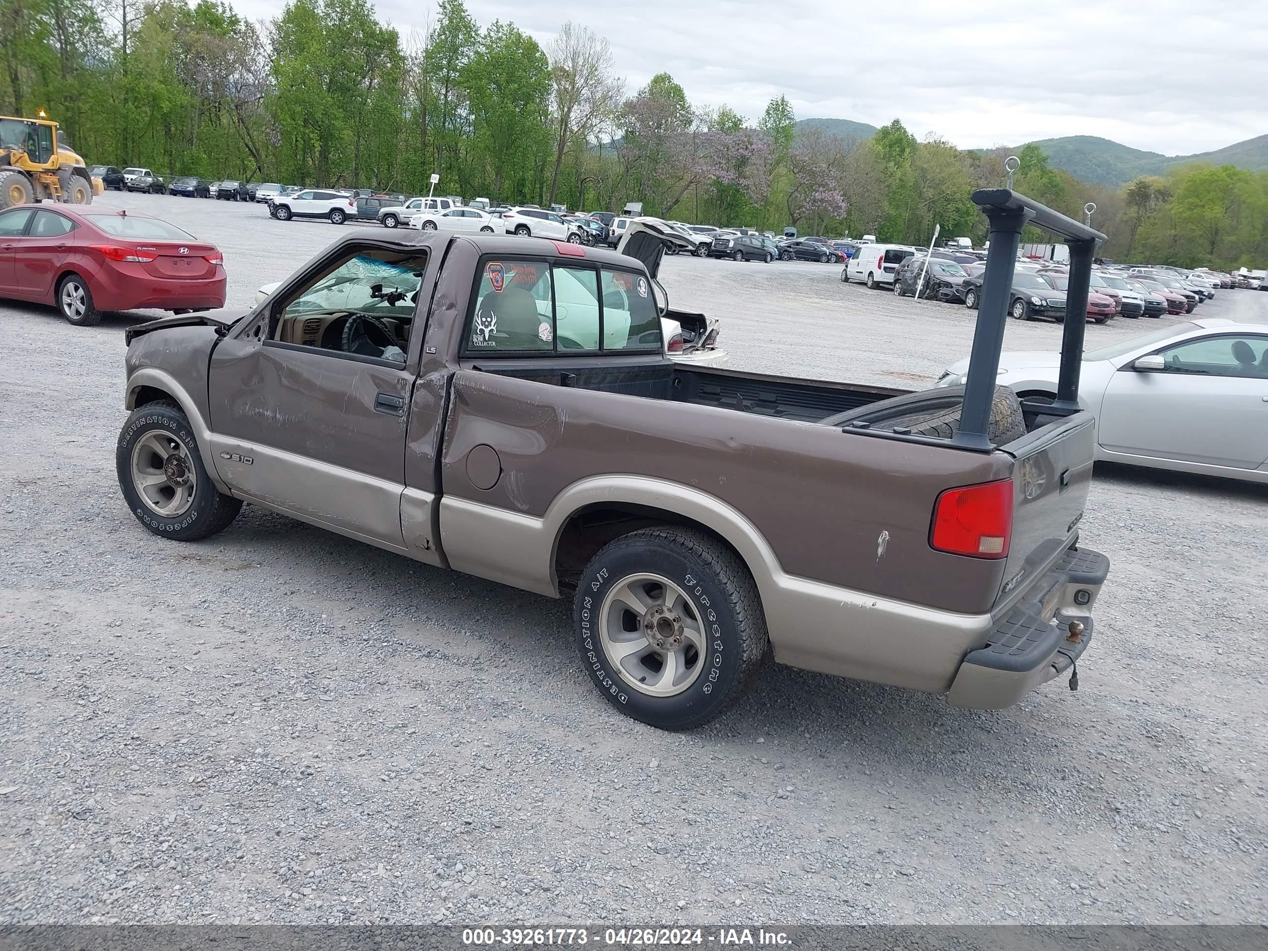 Photo 2 VIN: 1GCCS1449W8164948 - CHEVROLET S-10 PICKUP 