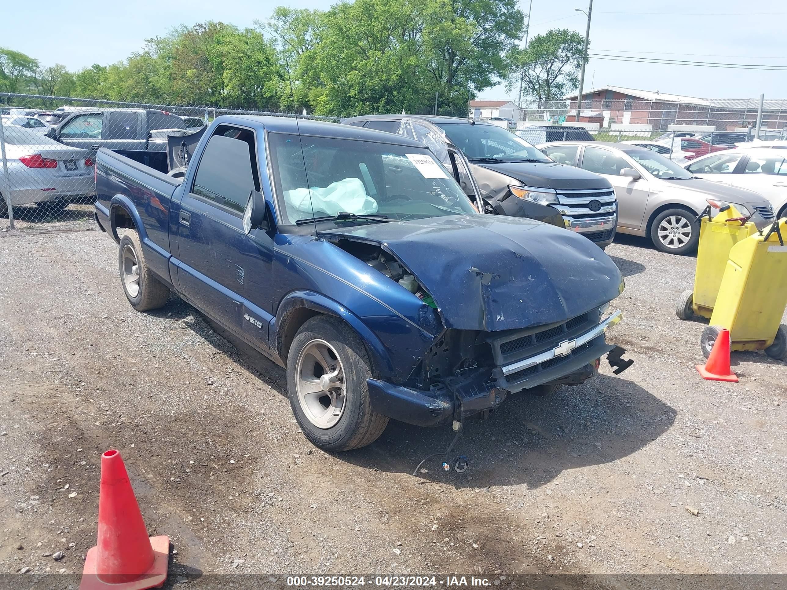 Photo 5 VIN: 1GCCS1449Y8148218 - CHEVROLET S-10 PICKUP 