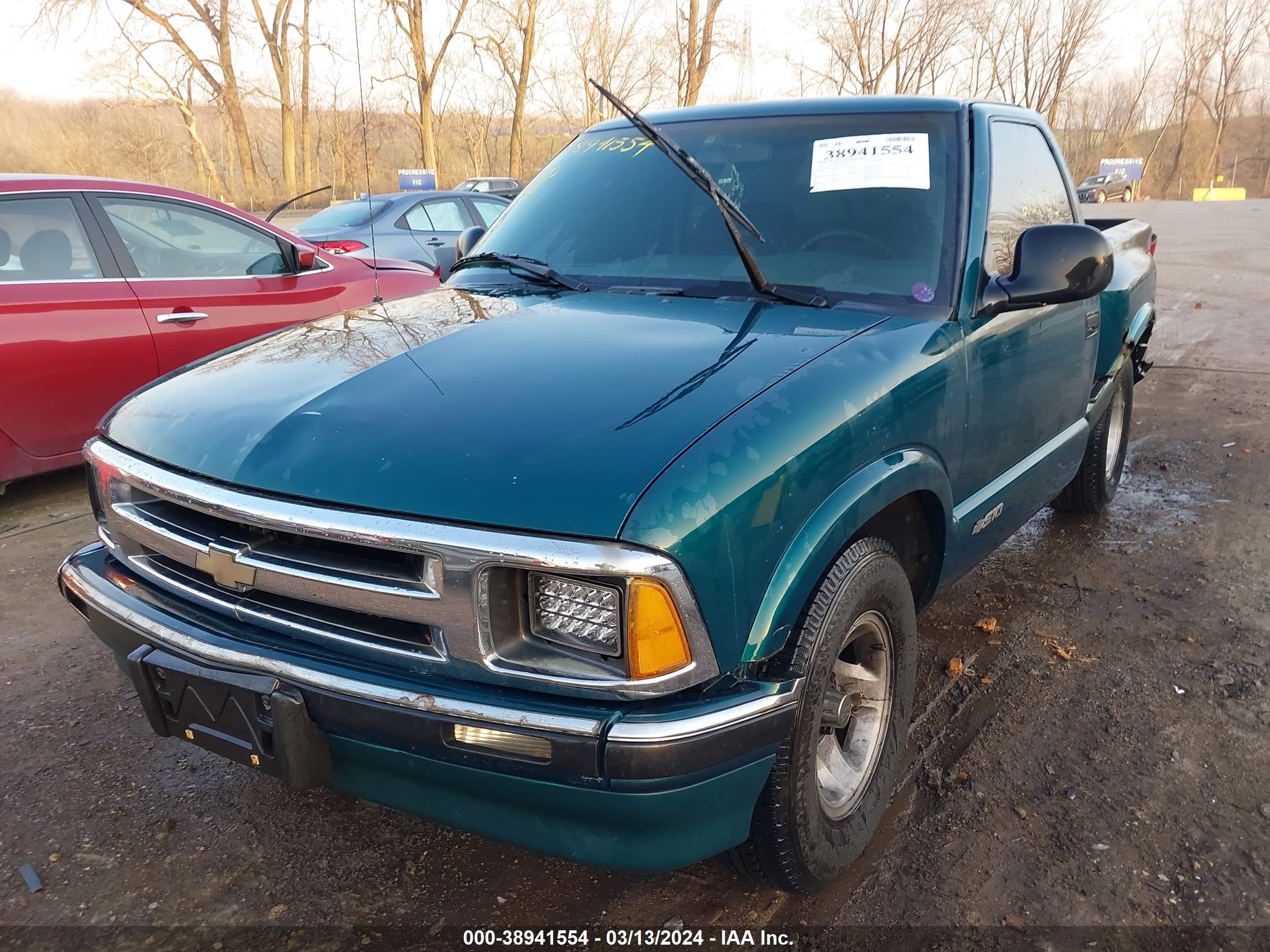 Photo 1 VIN: 1GCCS144XV8109438 - CHEVROLET S-10 PICKUP 