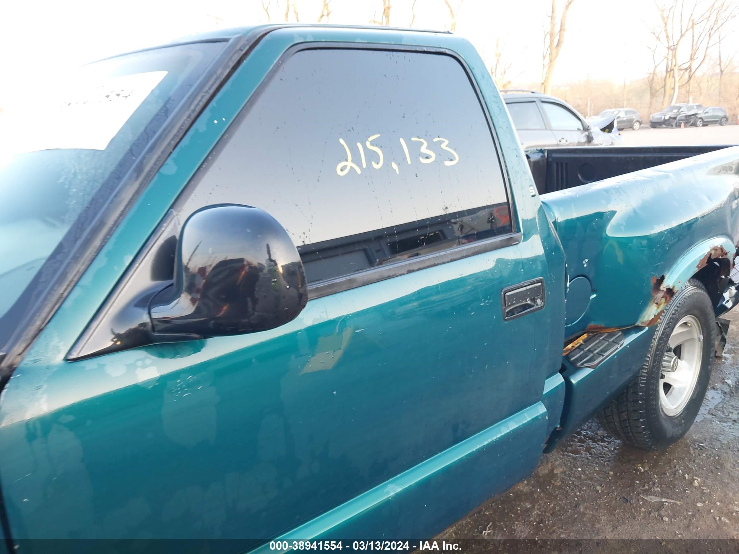 Photo 13 VIN: 1GCCS144XV8109438 - CHEVROLET S-10 PICKUP 