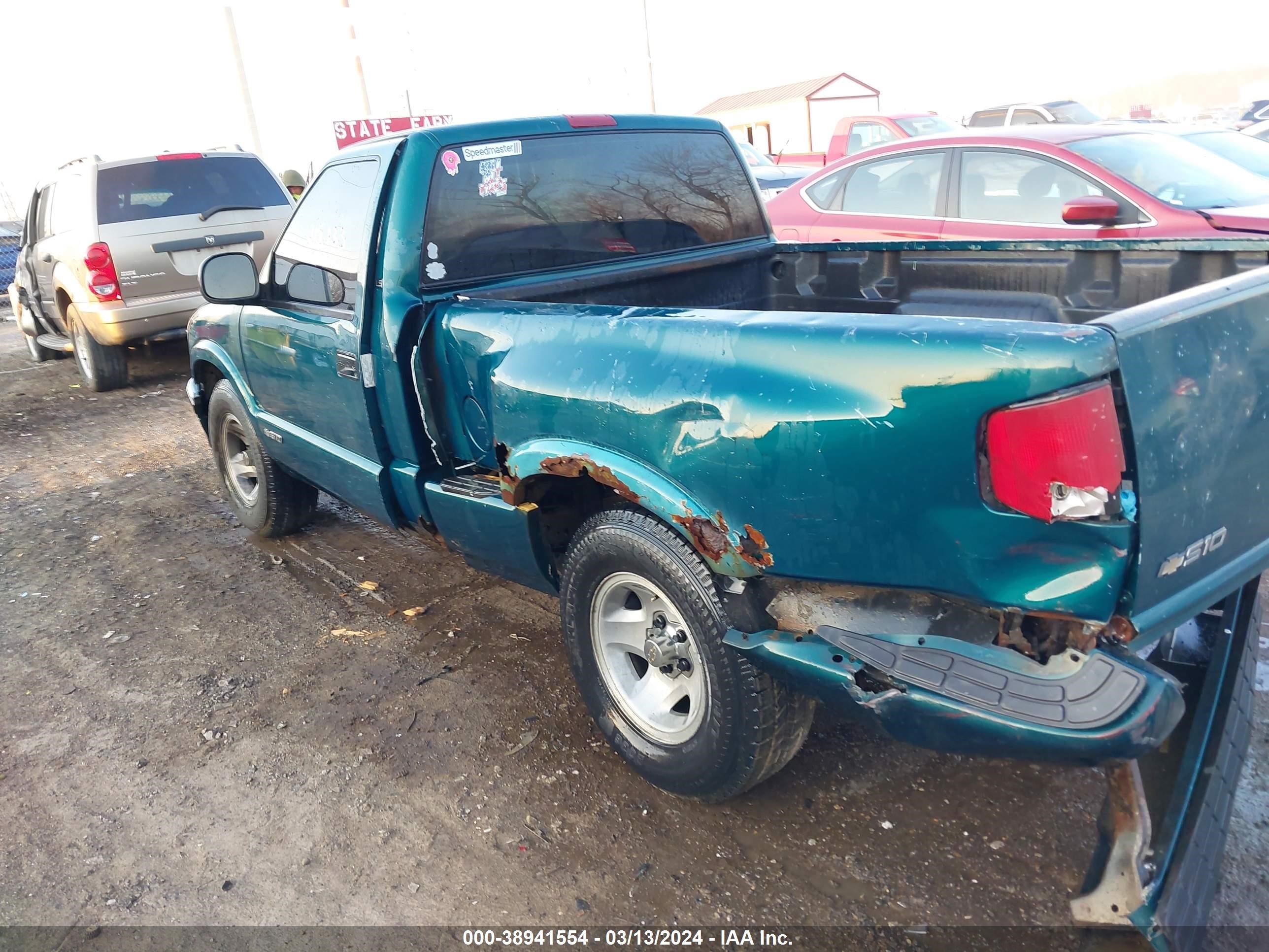 Photo 5 VIN: 1GCCS144XV8109438 - CHEVROLET S-10 PICKUP 