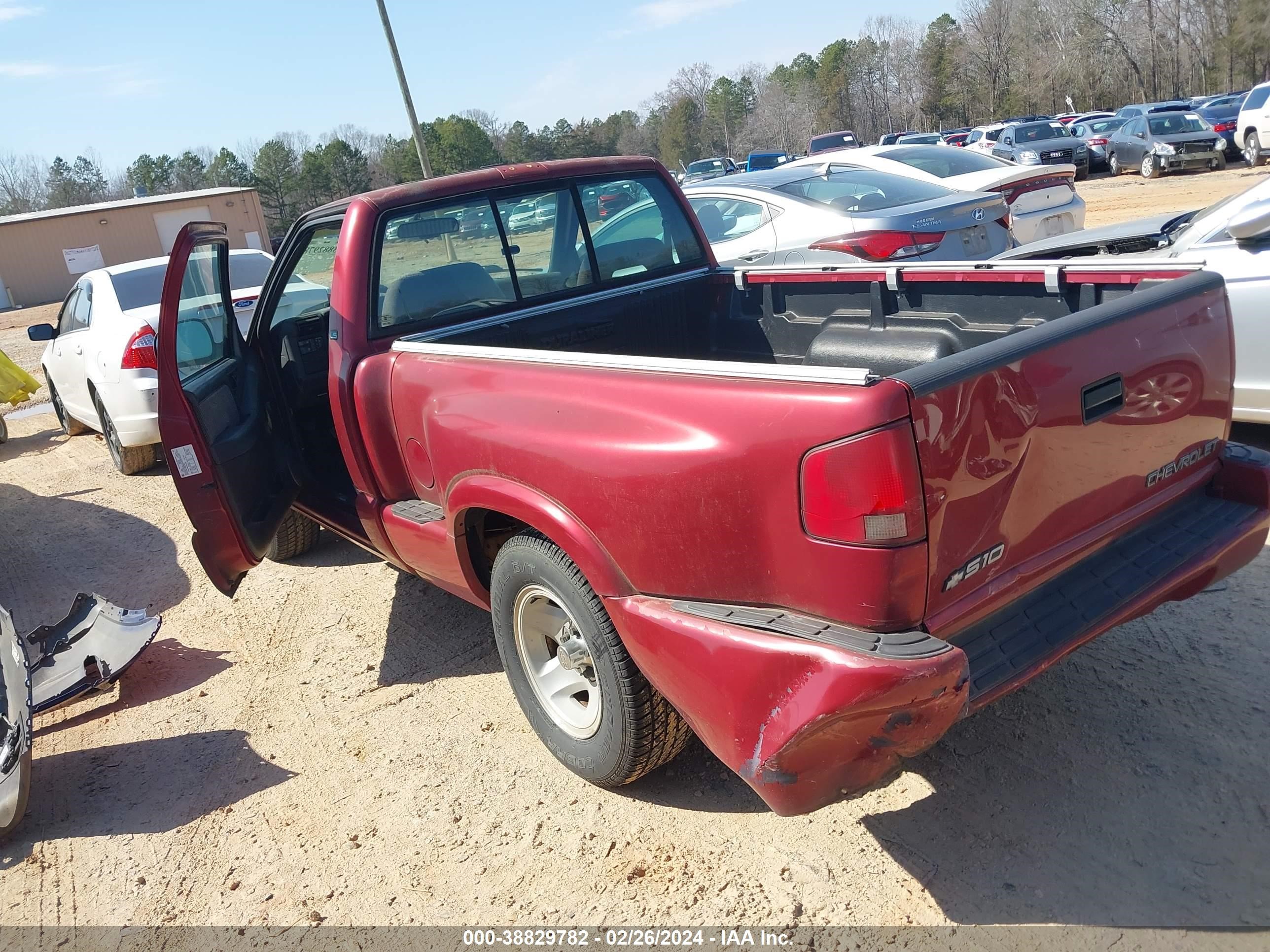 Photo 2 VIN: 1GCCS144XV8131505 - CHEVROLET S-10 PICKUP 