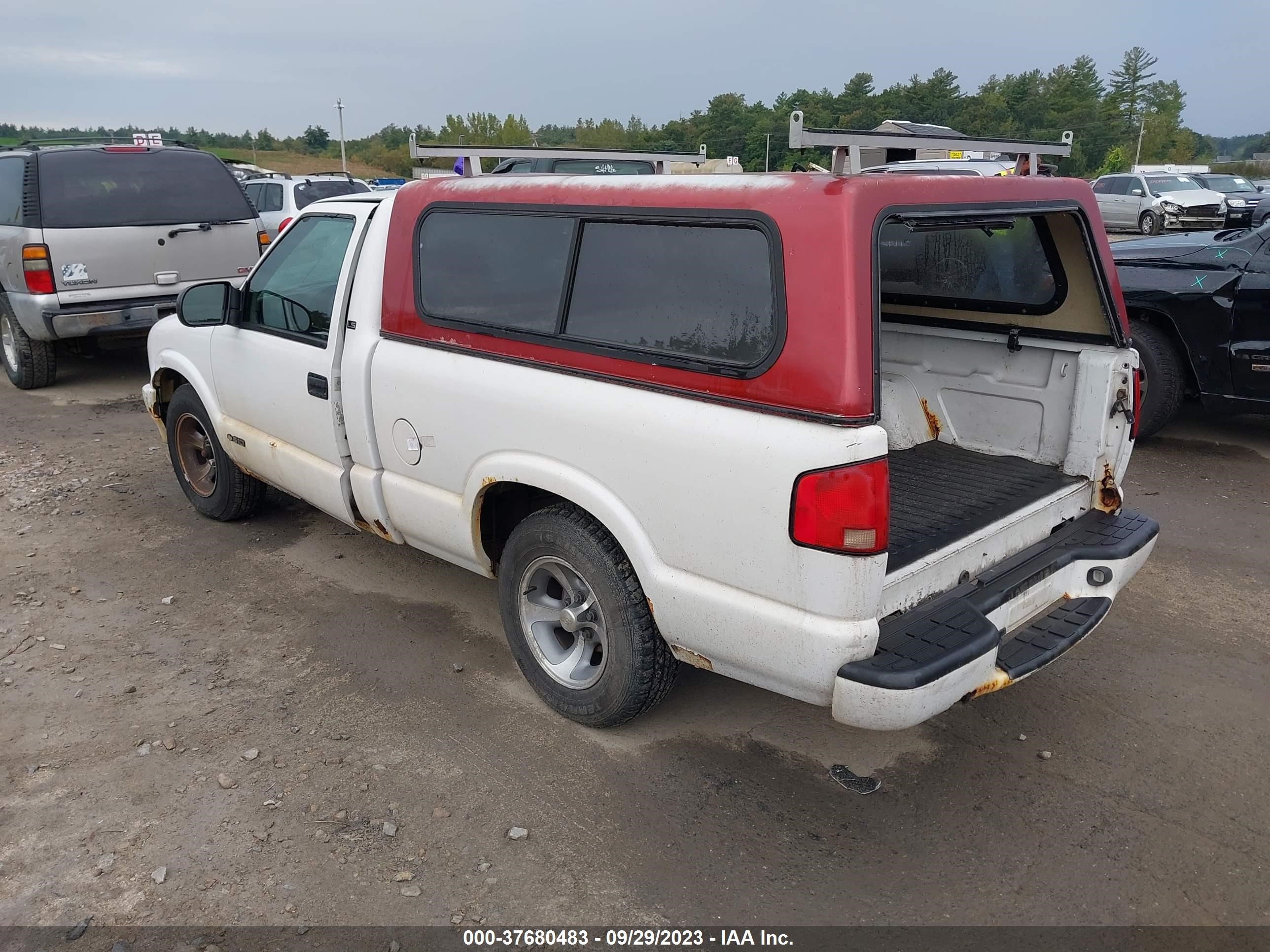 Photo 2 VIN: 1GCCS144XXK105038 - CHEVROLET S-10 PICKUP 