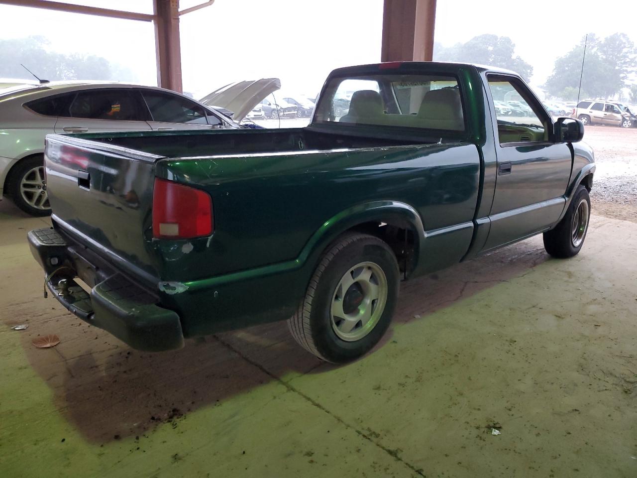 Photo 2 VIN: 1GCCS144XXK111356 - CHEVROLET S-10 PICKUP 