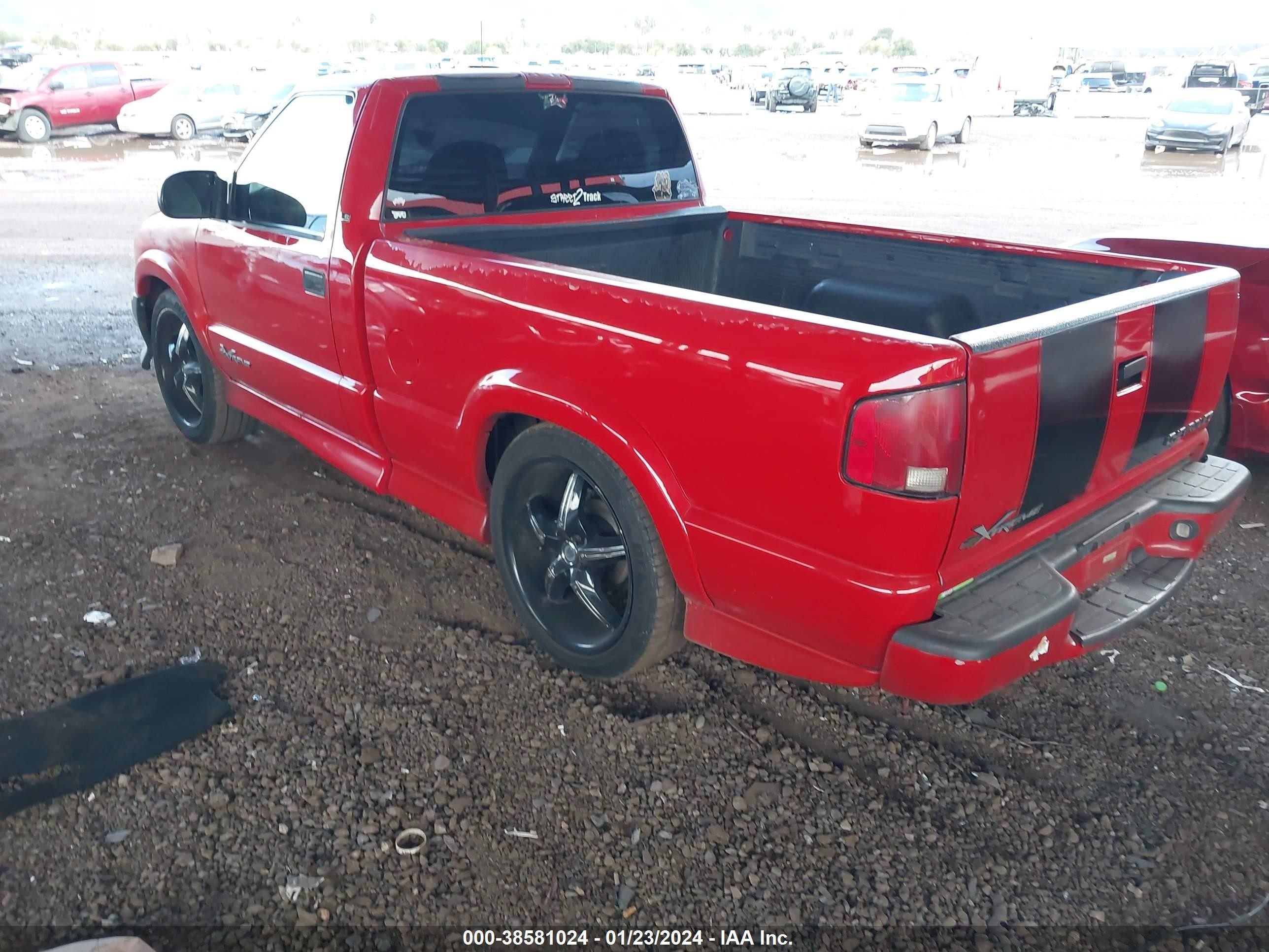 Photo 2 VIN: 1GCCS145018120077 - CHEVROLET S-10 PICKUP 