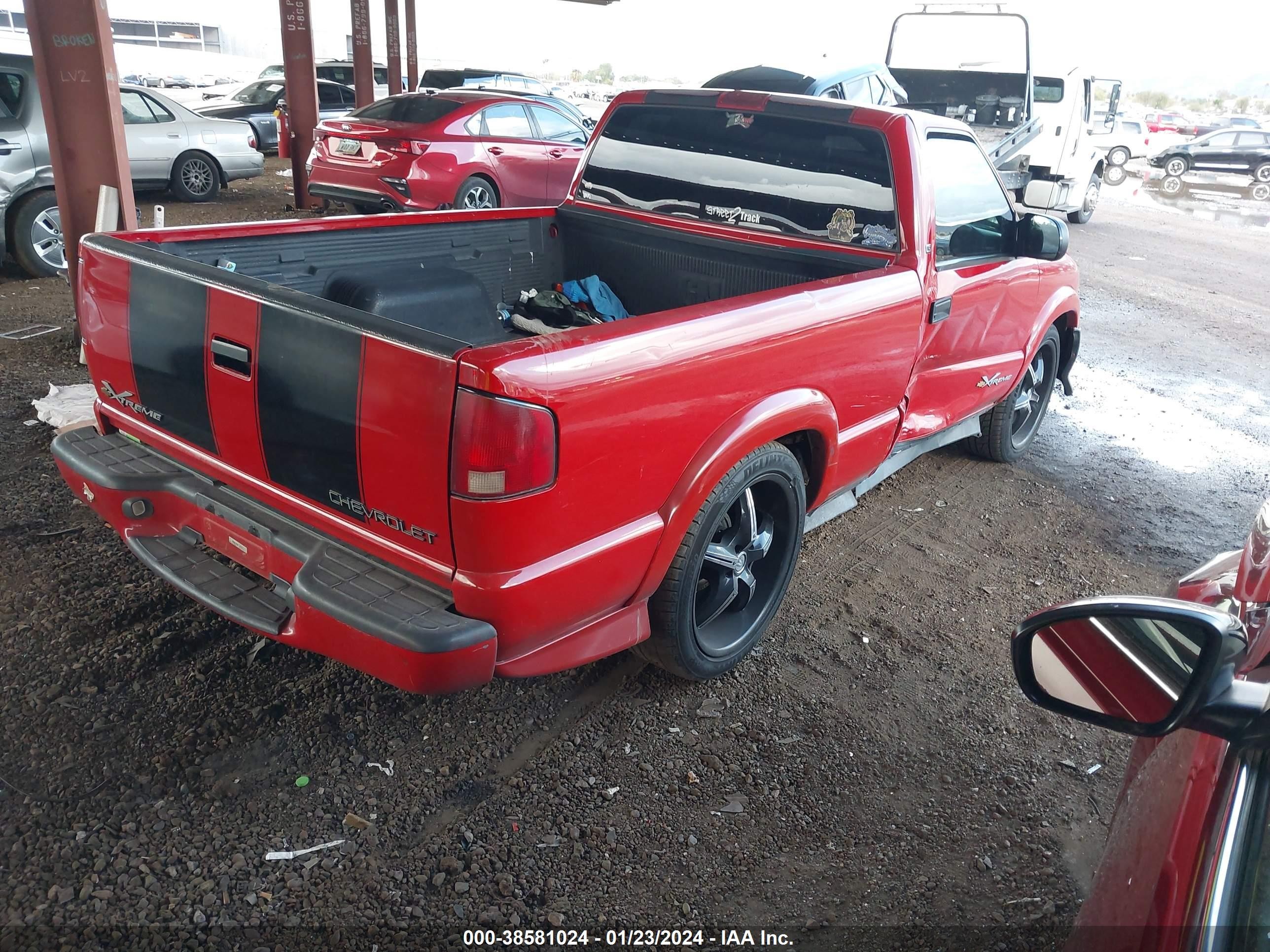 Photo 3 VIN: 1GCCS145018120077 - CHEVROLET S-10 PICKUP 