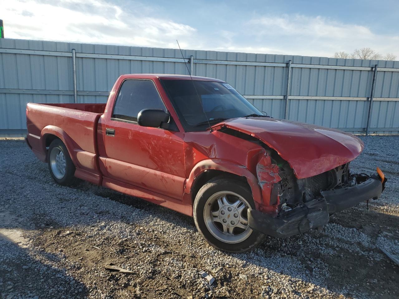 Photo 3 VIN: 1GCCS1457Y8290978 - CHEVROLET S-10 PICKUP 