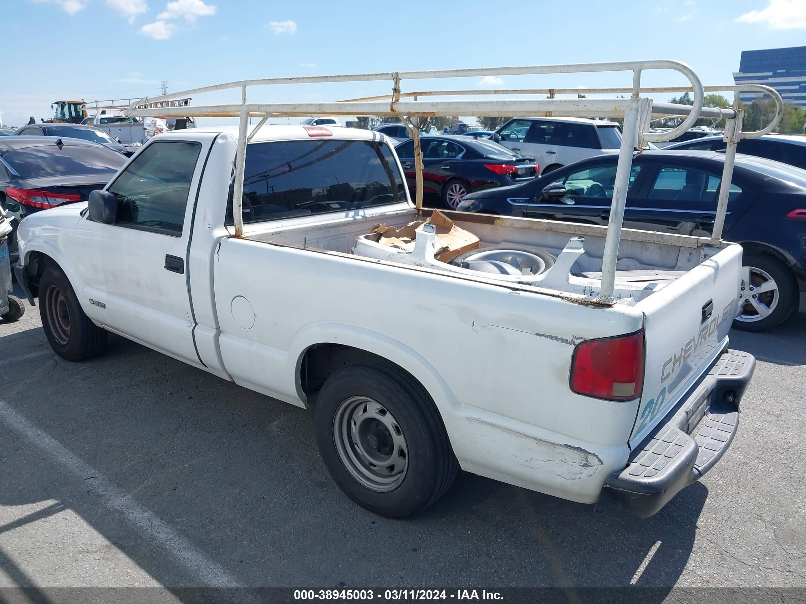 Photo 2 VIN: 1GCCS145828128669 - CHEVROLET S-10 PICKUP 