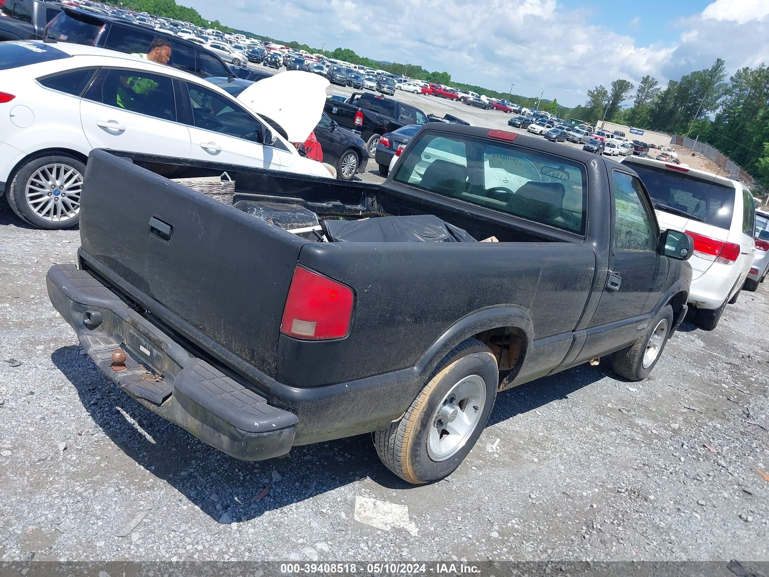 Photo 3 VIN: 1GCCS145918183338 - CHEVROLET S-10 PICKUP 