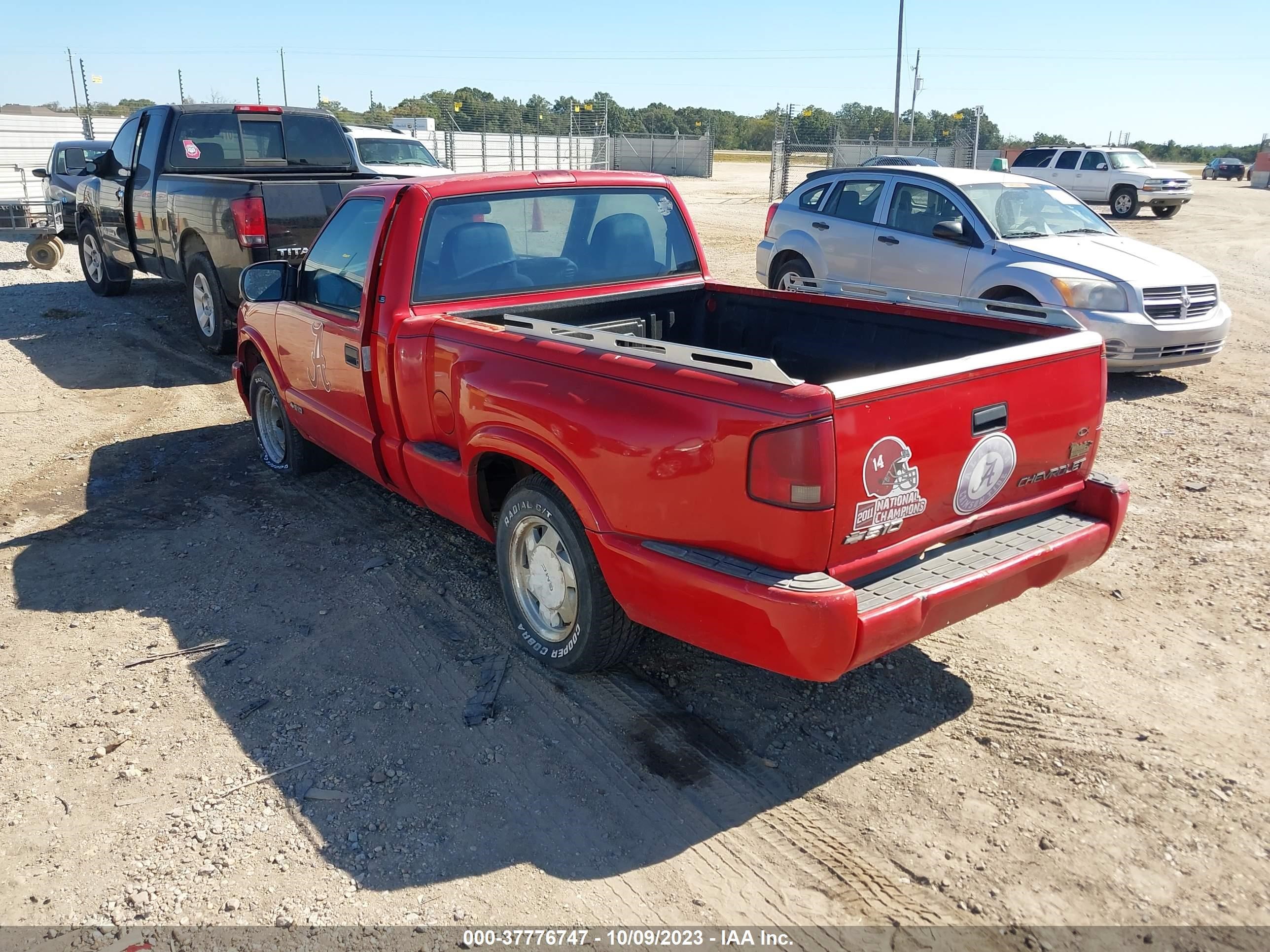 Photo 2 VIN: 1GCCS1459Y8271106 - CHEVROLET S-10 PICKUP 