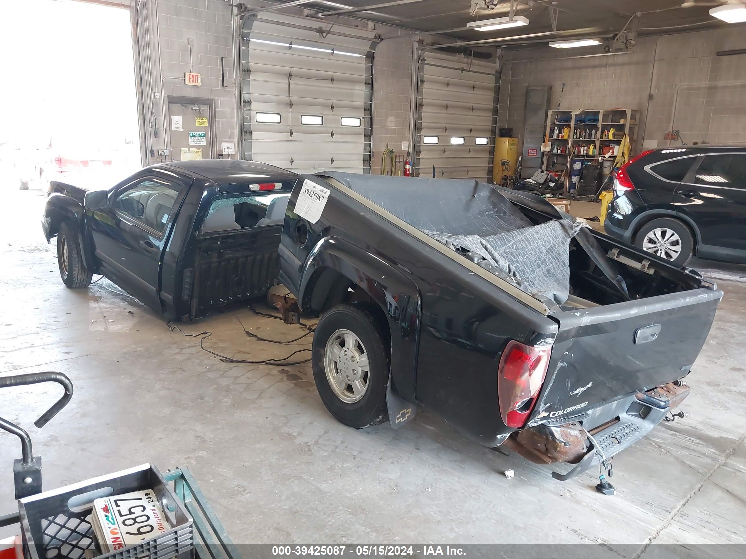 Photo 2 VIN: 1GCCS148558248590 - CHEVROLET COLORADO 