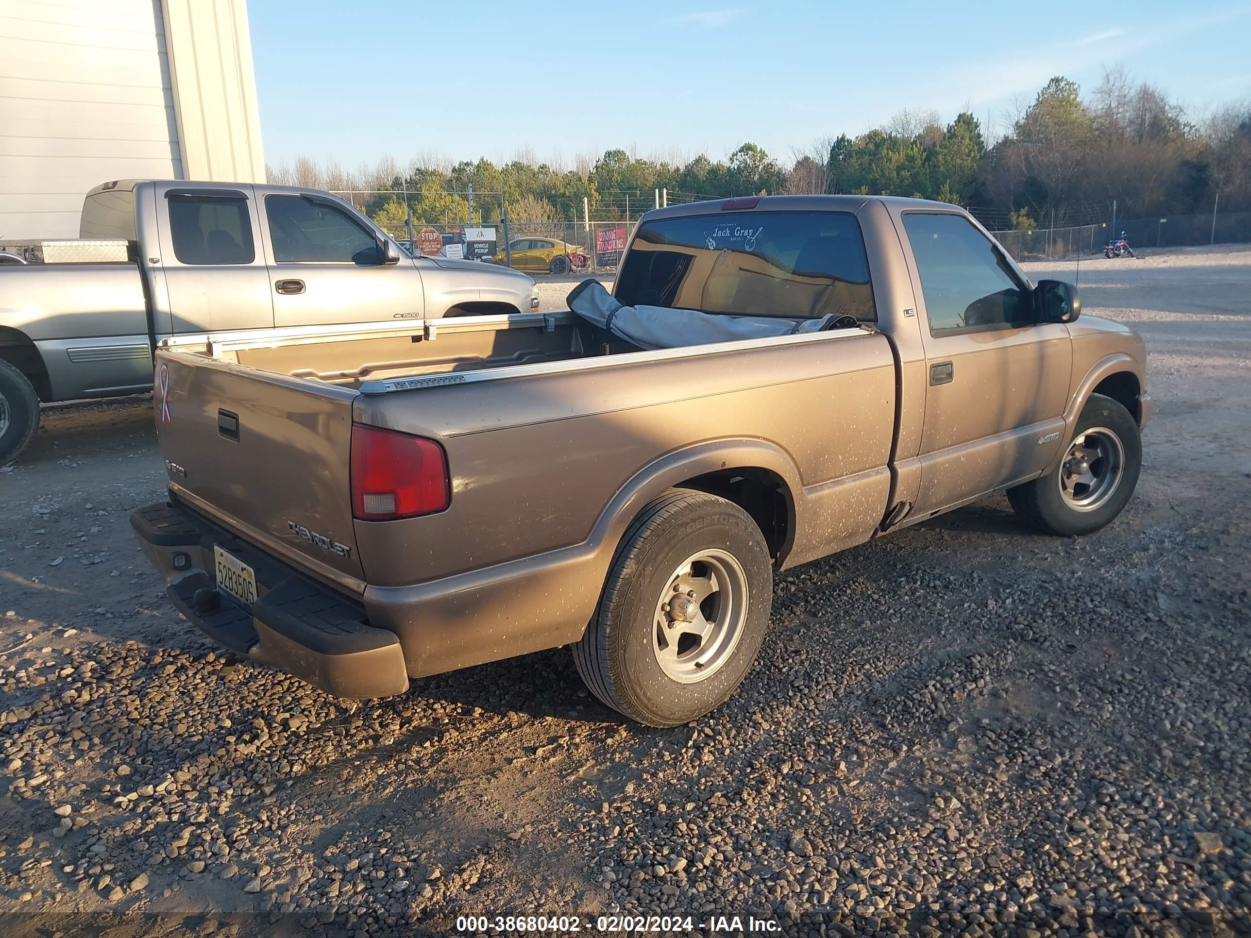 Photo 3 VIN: 1GCCS14H138228690 - CHEVROLET S-10 PICKUP 