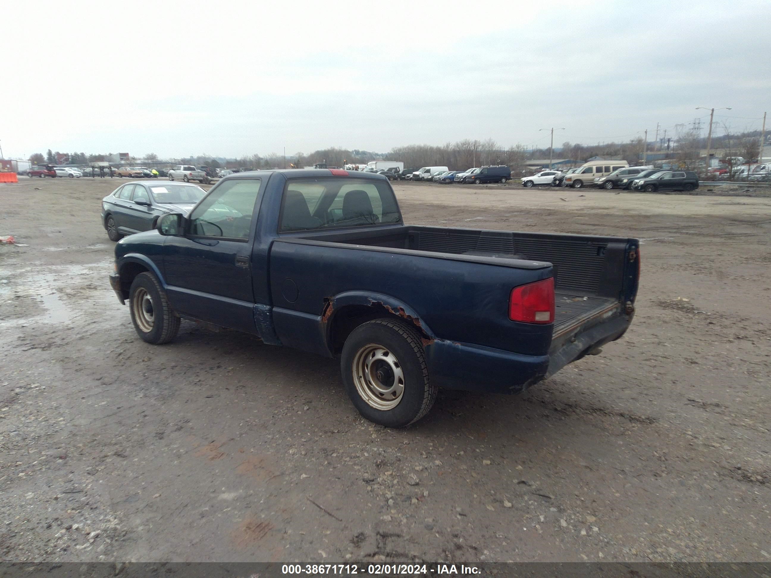 Photo 2 VIN: 1GCCS14H438278208 - CHEVROLET S-10 PICKUP 