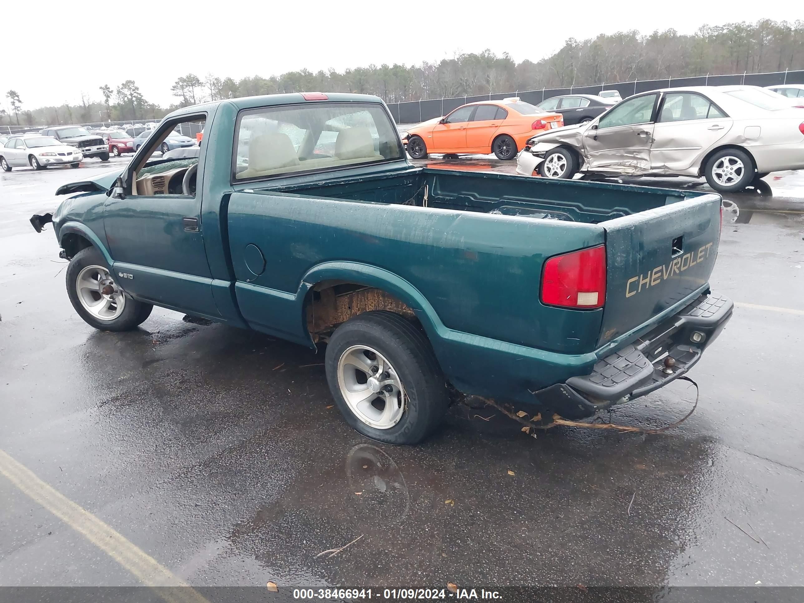 Photo 2 VIN: 1GCCS14H638185318 - CHEVROLET S-10 PICKUP 