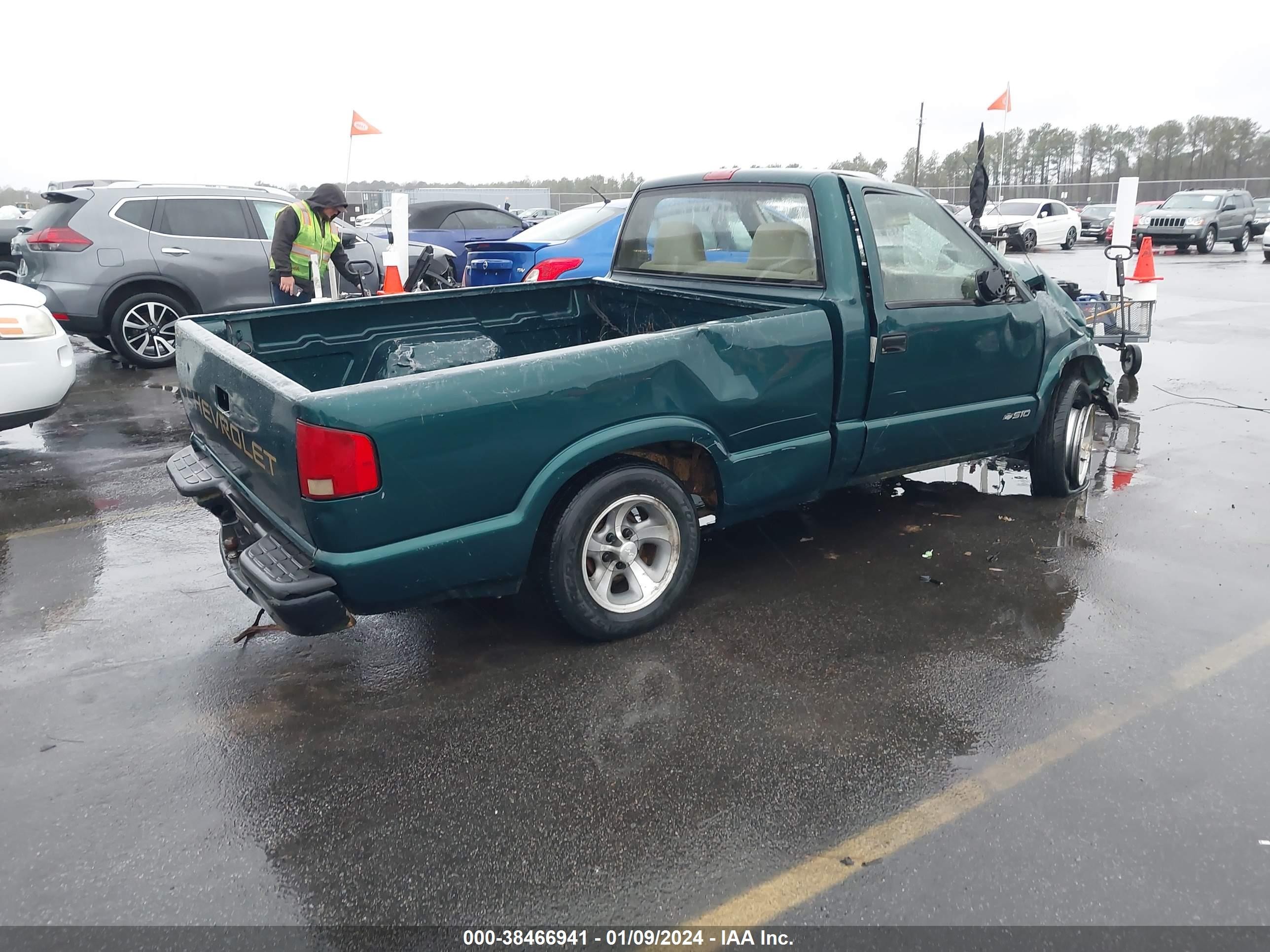 Photo 3 VIN: 1GCCS14H638185318 - CHEVROLET S-10 PICKUP 