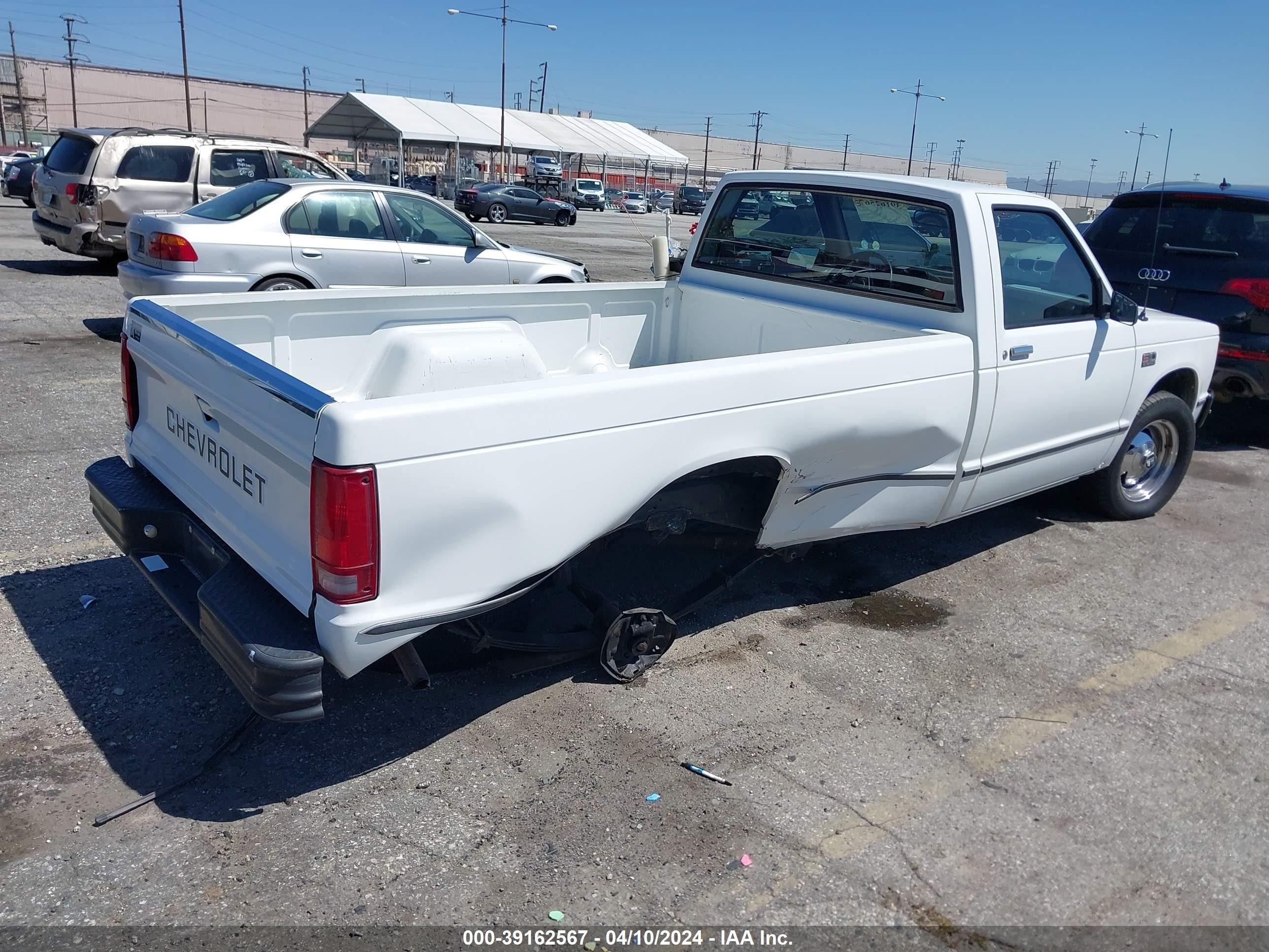 Photo 3 VIN: 1GCCS14R6H8198084 - CHEVROLET S-10 PICKUP 