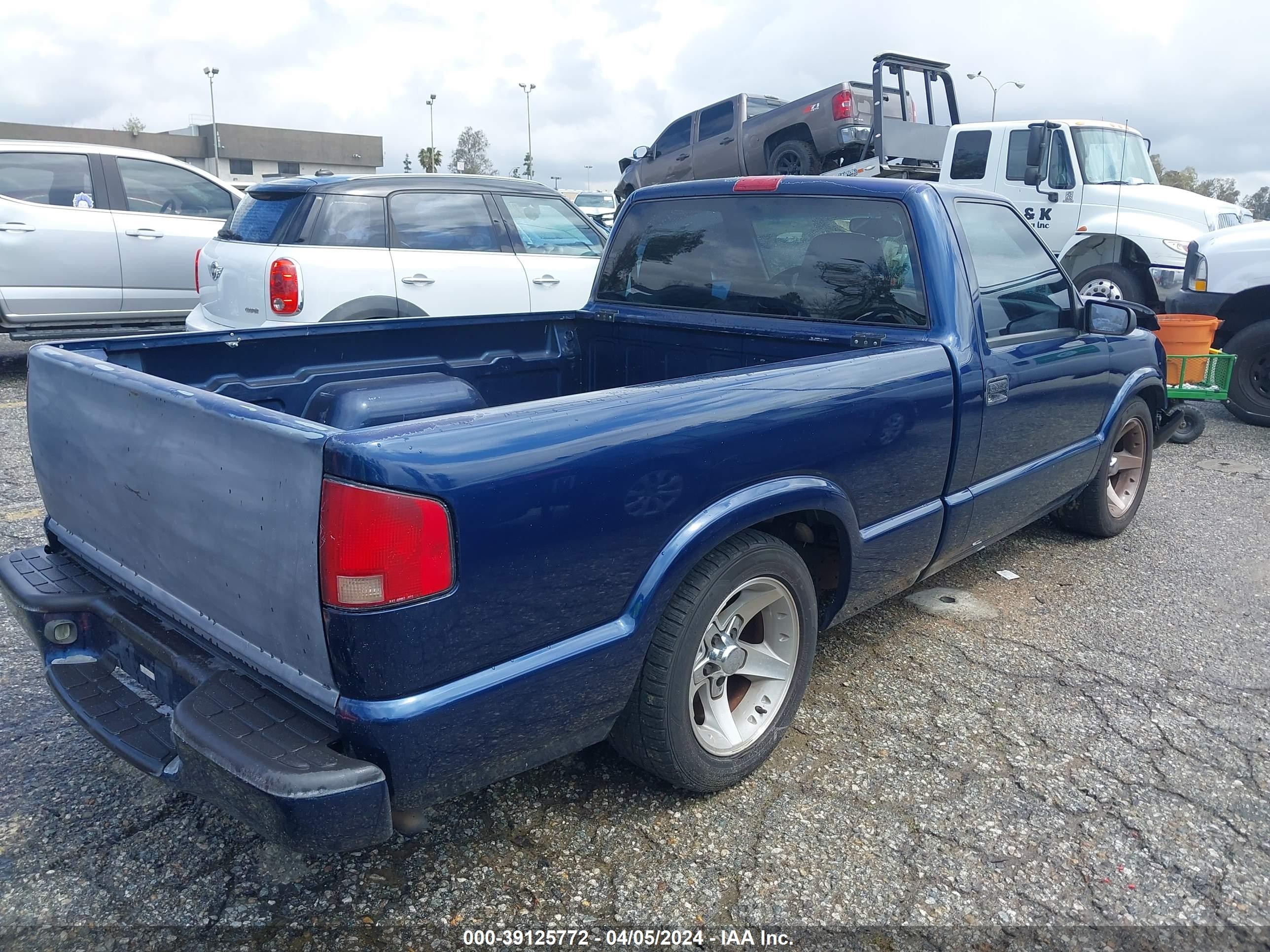 Photo 3 VIN: 1GCCS14W028123393 - CHEVROLET S-10 PICKUP 