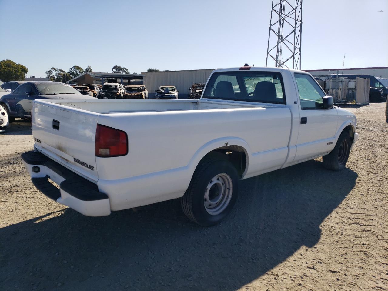 Photo 2 VIN: 1GCCS14W1Y8196684 - CHEVROLET S-10 PICKUP 