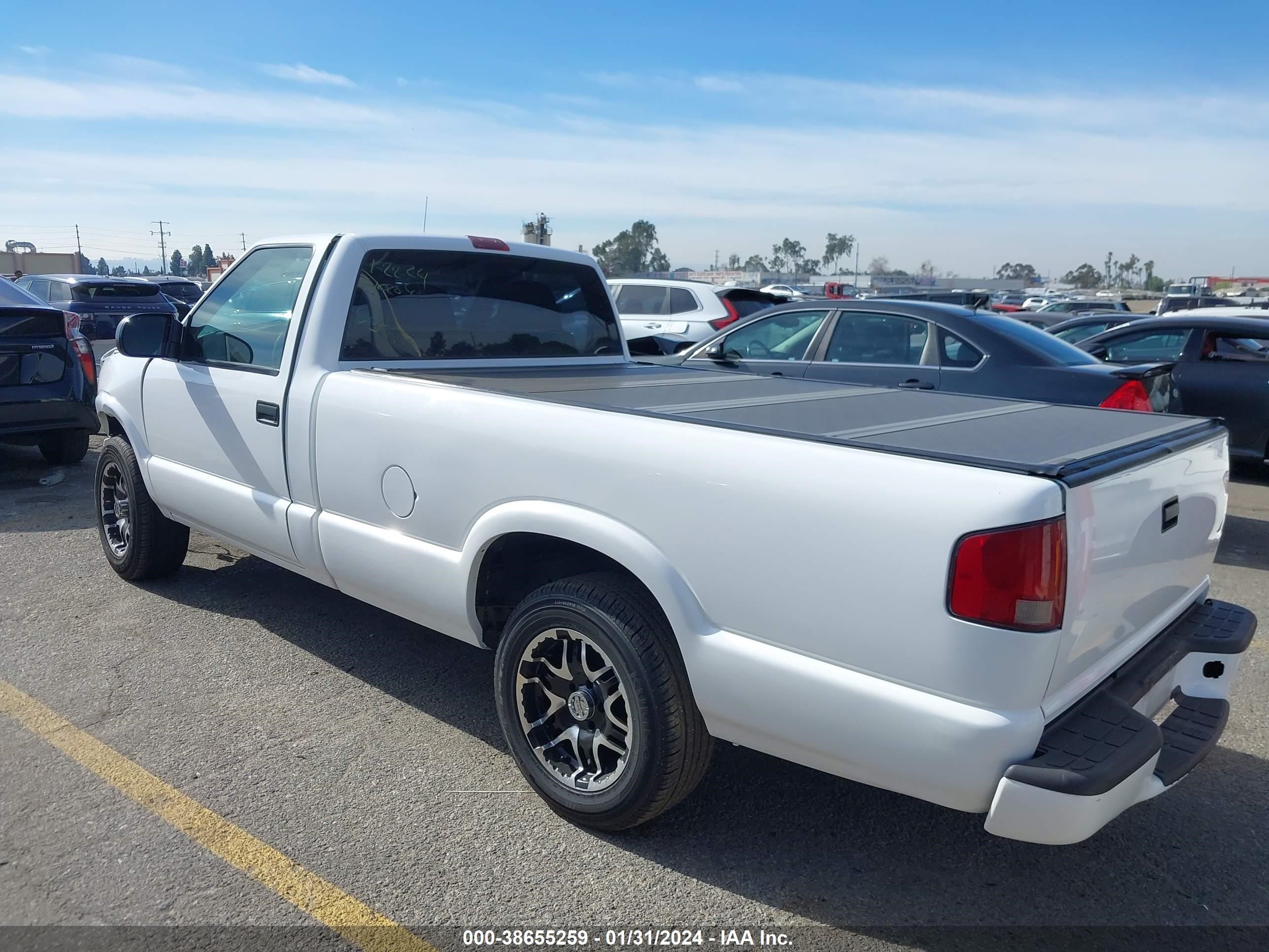 Photo 2 VIN: 1GCCS14W21K107584 - CHEVROLET S-10 PICKUP 