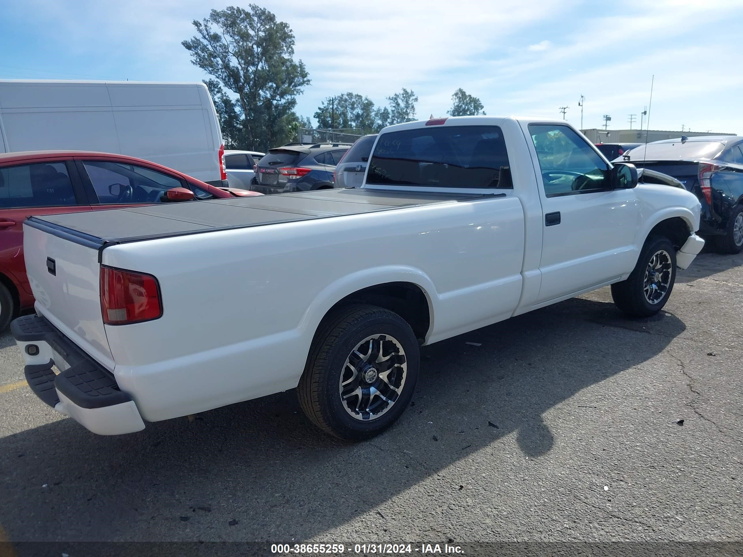 Photo 3 VIN: 1GCCS14W21K107584 - CHEVROLET S-10 PICKUP 