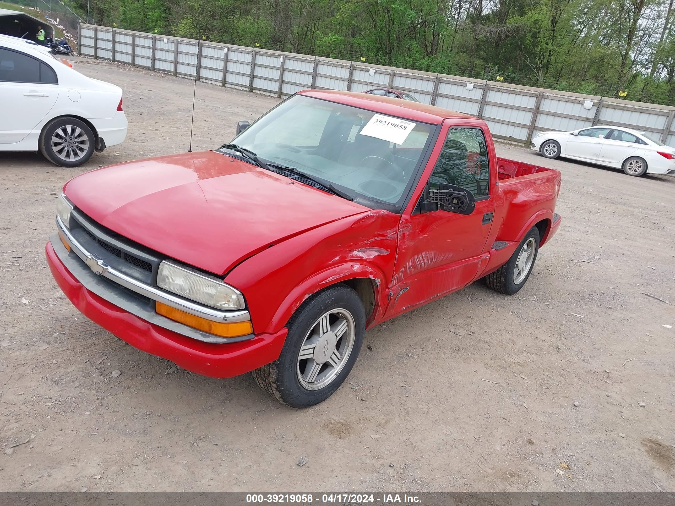 Photo 1 VIN: 1GCCS14W9Y8116211 - CHEVROLET S-10 PICKUP 