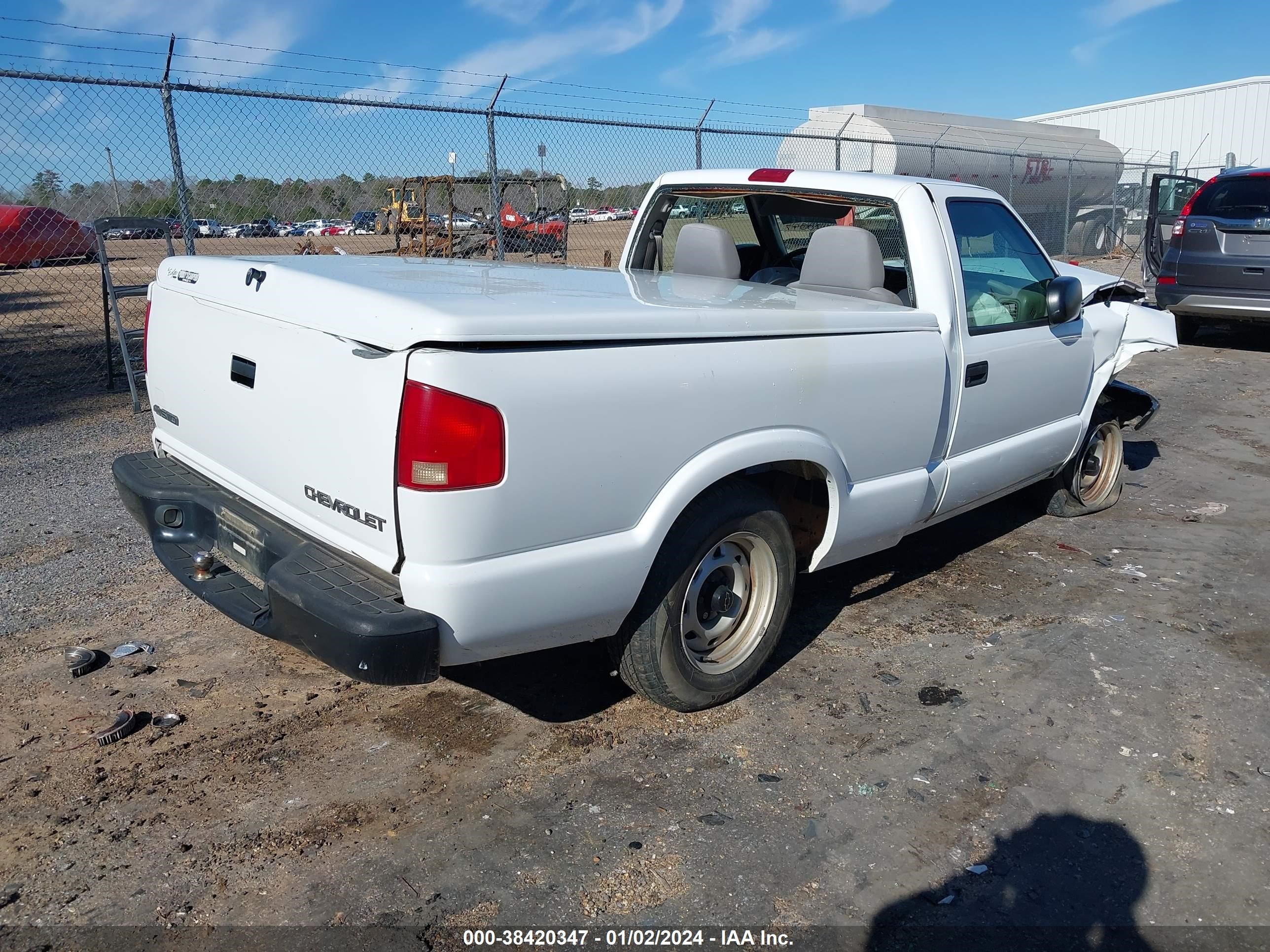 Photo 3 VIN: 1GCCS14XX38207215 - CHEVROLET S-10 PICKUP 