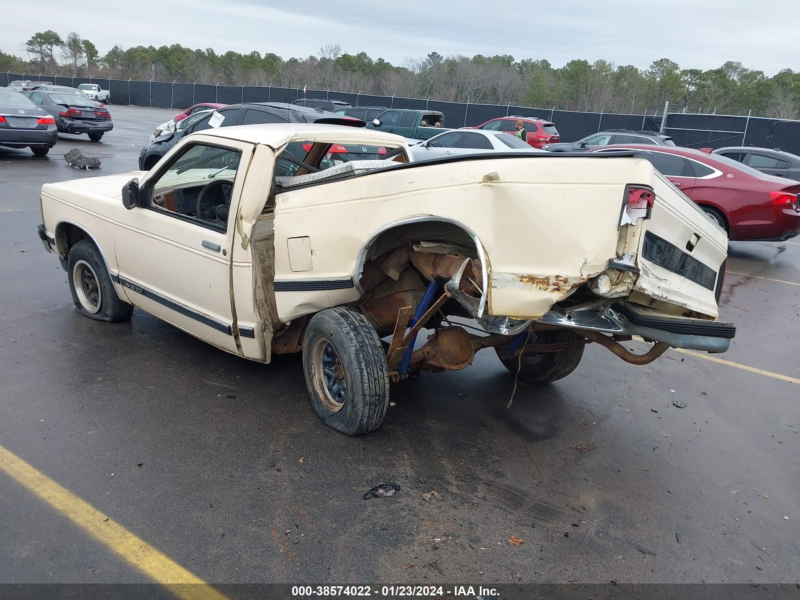 Photo 2 VIN: 1GCCS14Z0M8303745 - CHEVROLET S-10 PICKUP 