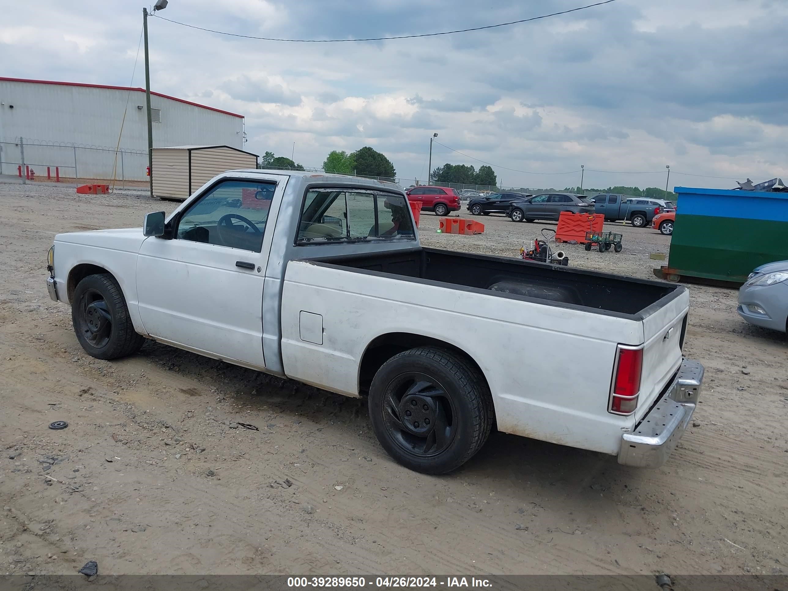 Photo 2 VIN: 1GCCS14Z3N2172718 - CHEVROLET S-10 PICKUP 