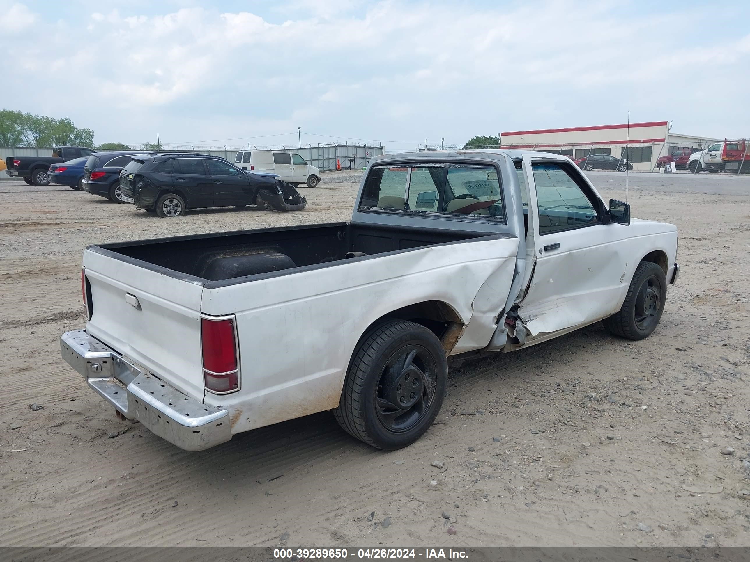 Photo 3 VIN: 1GCCS14Z3N2172718 - CHEVROLET S-10 PICKUP 