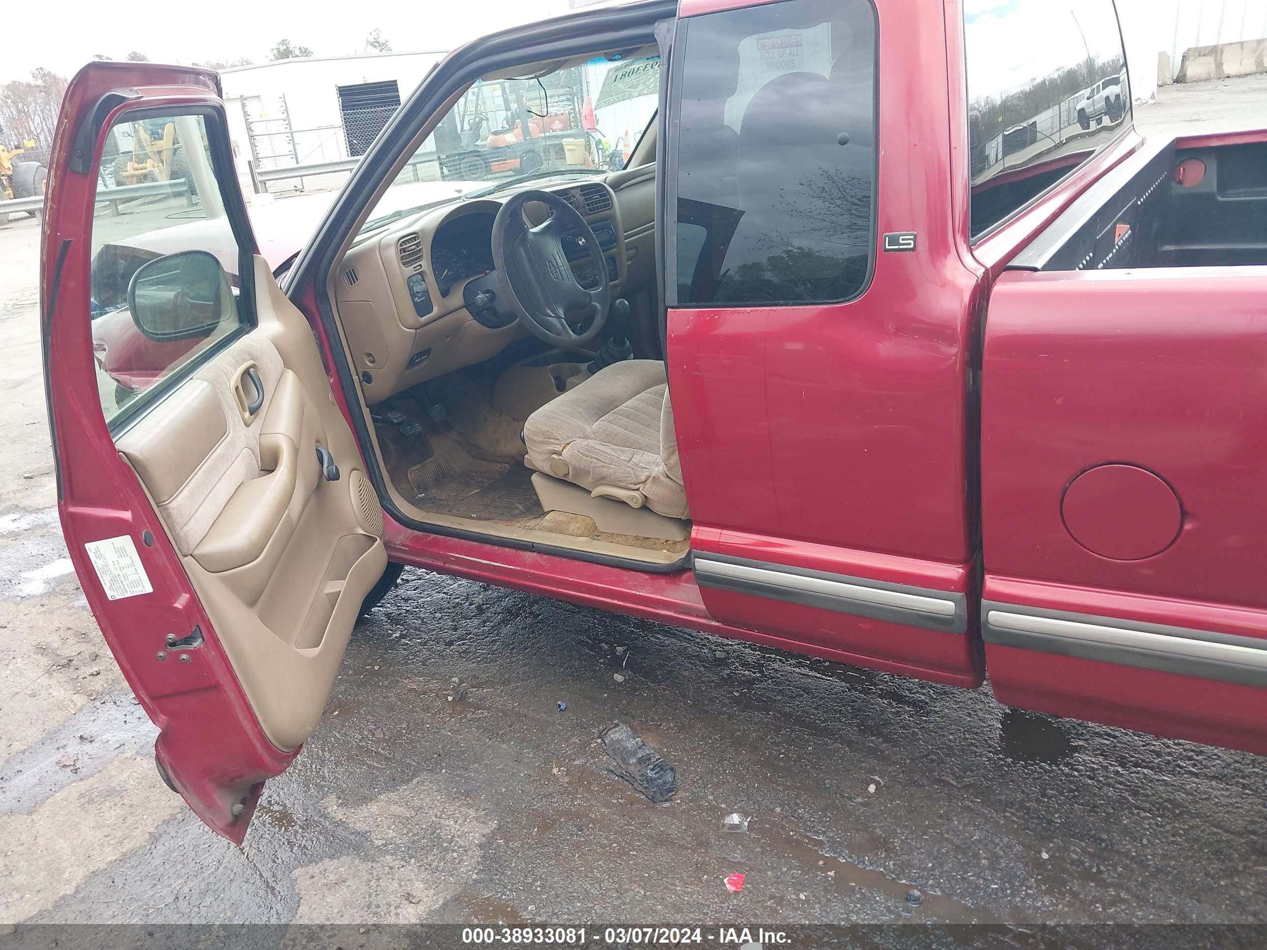 Photo 13 VIN: 1GCCS1941W8171708 - CHEVROLET S-10 PICKUP 