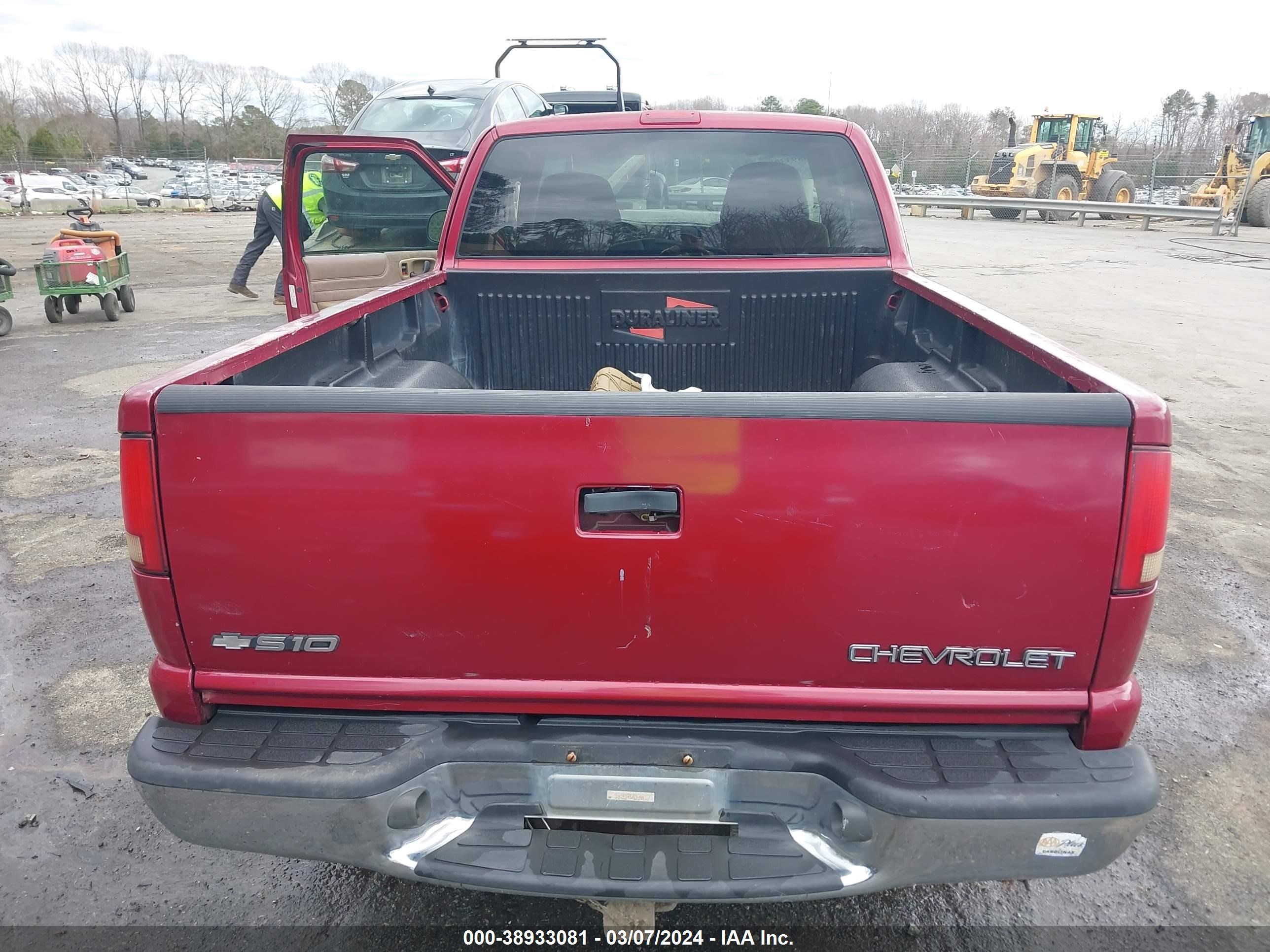 Photo 15 VIN: 1GCCS1941W8171708 - CHEVROLET S-10 PICKUP 