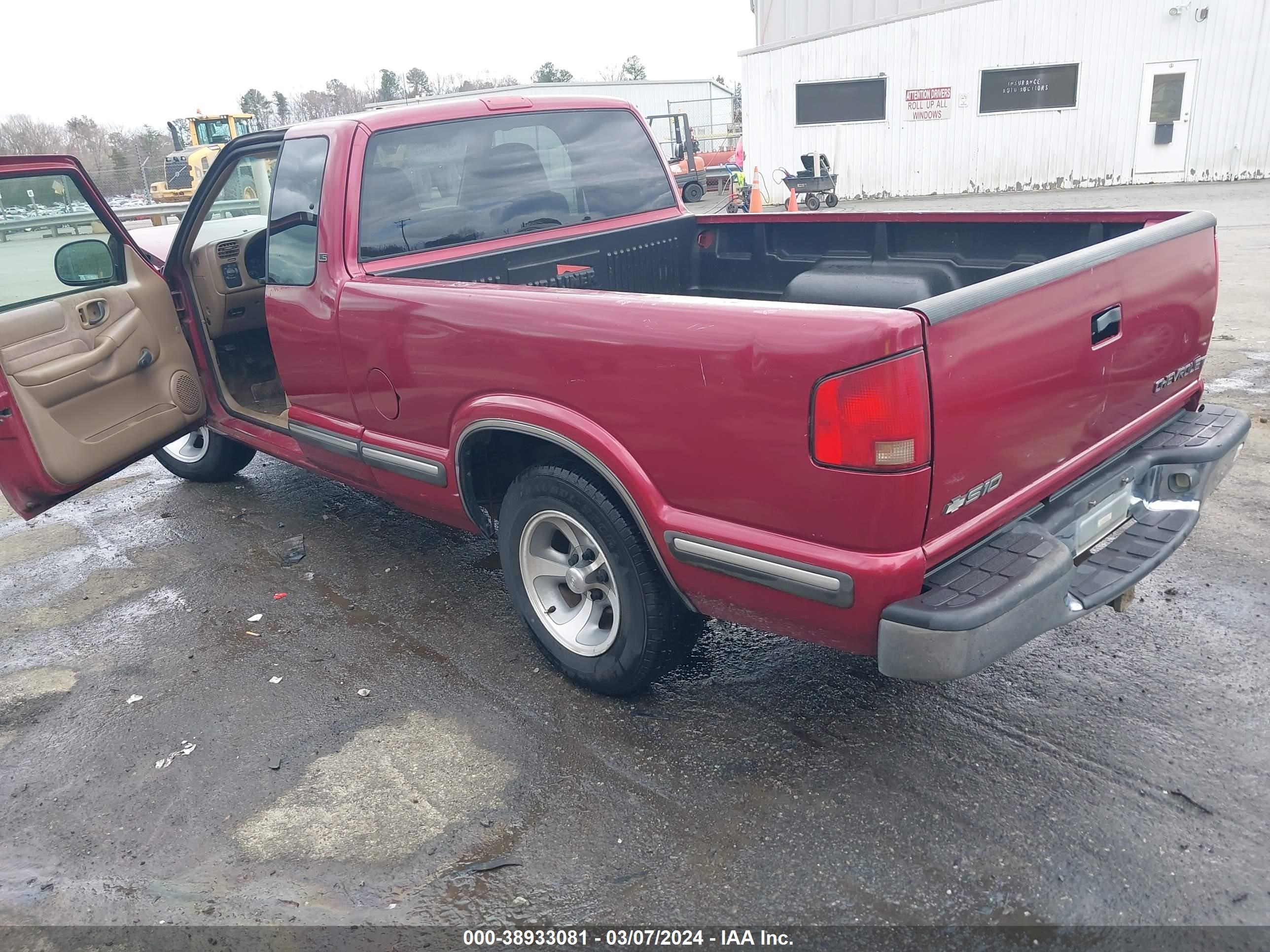 Photo 2 VIN: 1GCCS1941W8171708 - CHEVROLET S-10 PICKUP 