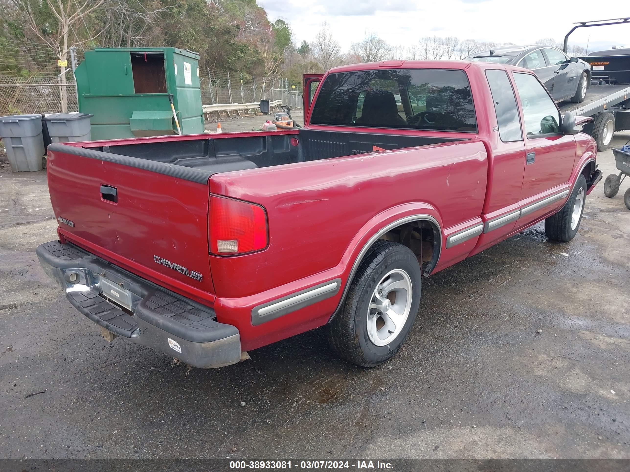 Photo 3 VIN: 1GCCS1941W8171708 - CHEVROLET S-10 PICKUP 