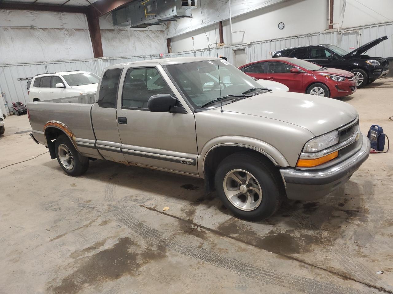 Photo 3 VIN: 1GCCS1942YK169519 - CHEVROLET S-10 PICKUP 