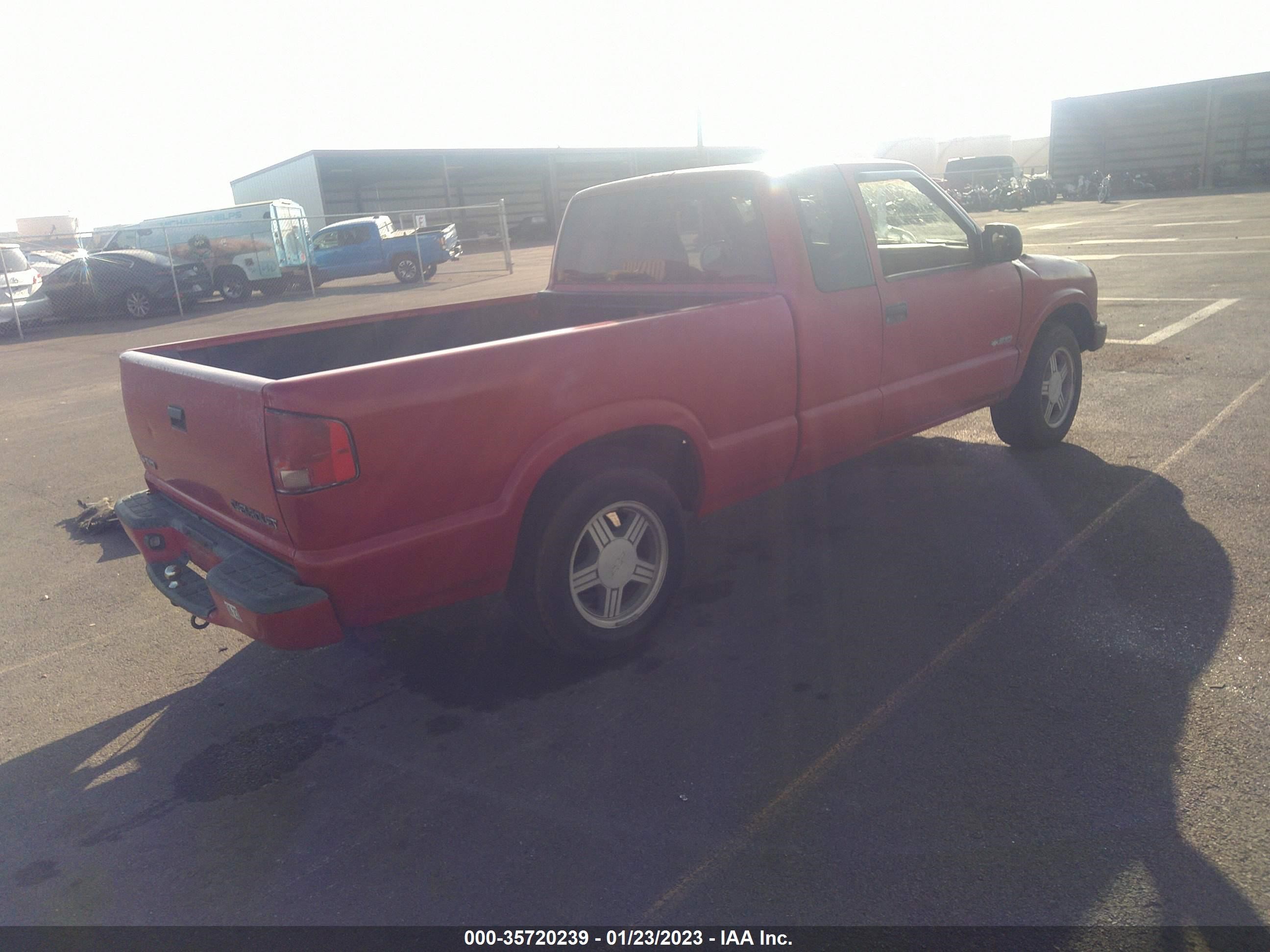 Photo 3 VIN: 1GCCS1944X8133858 - CHEVROLET S-10 PICKUP 