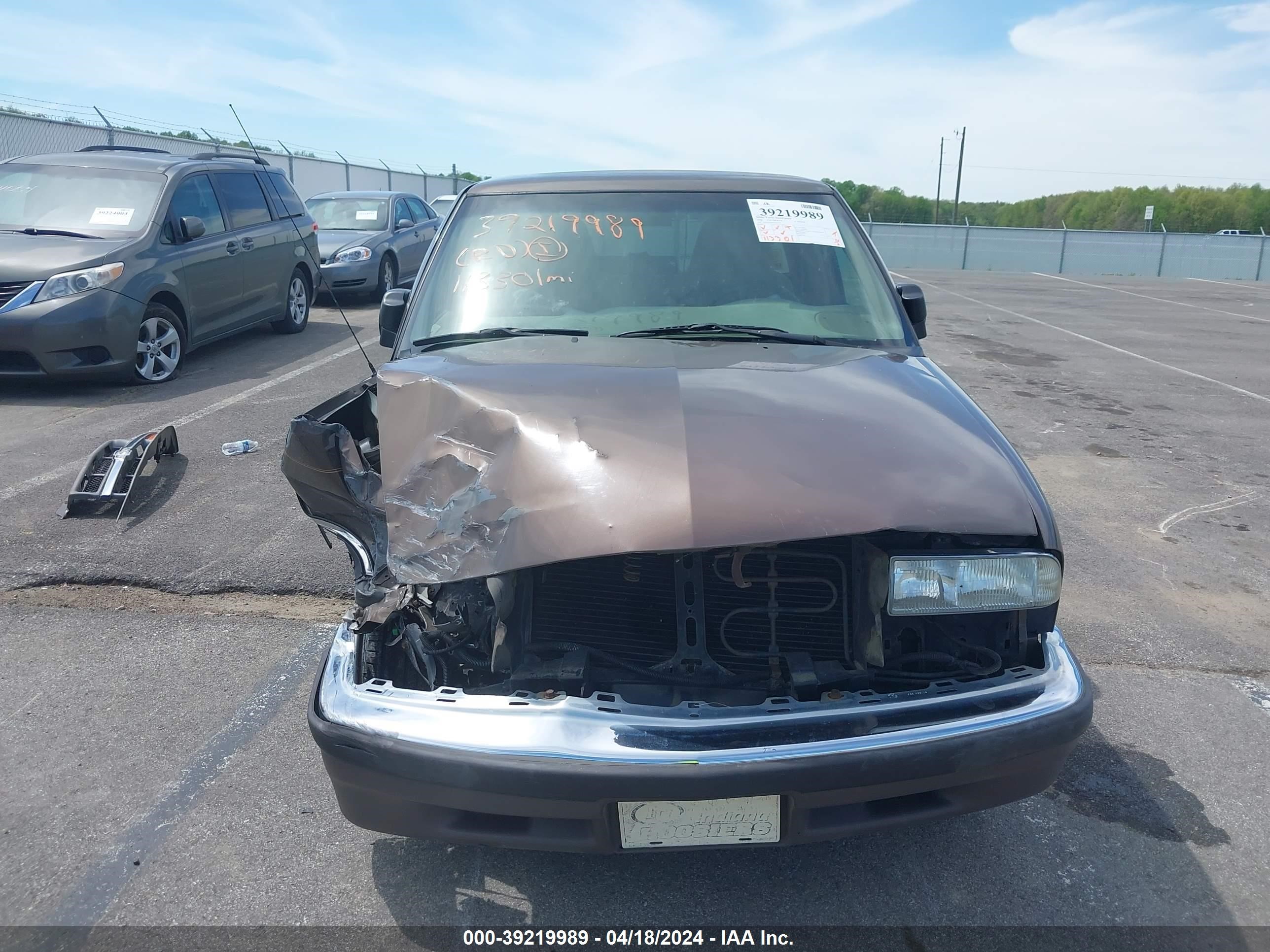 Photo 12 VIN: 1GCCS1944YK141575 - CHEVROLET S-10 PICKUP 