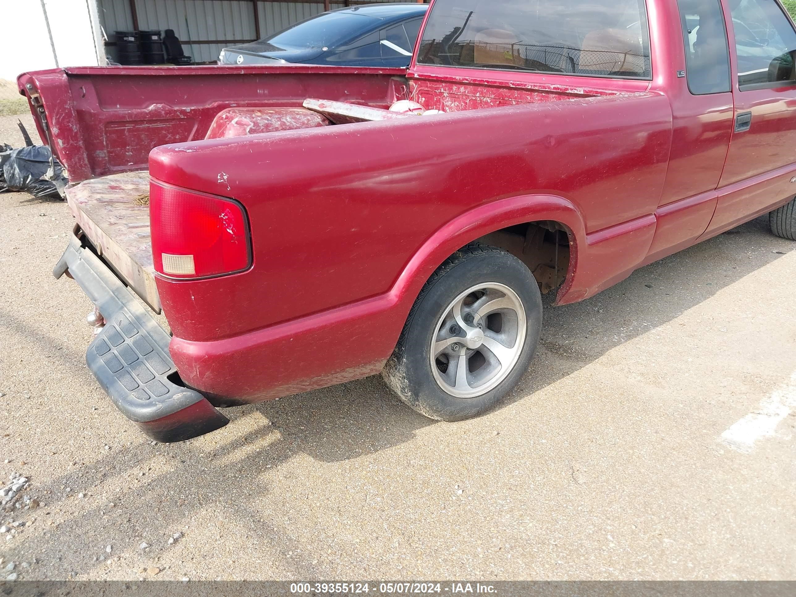 Photo 13 VIN: 1GCCS1945W8128747 - CHEVROLET S-10 PICKUP 