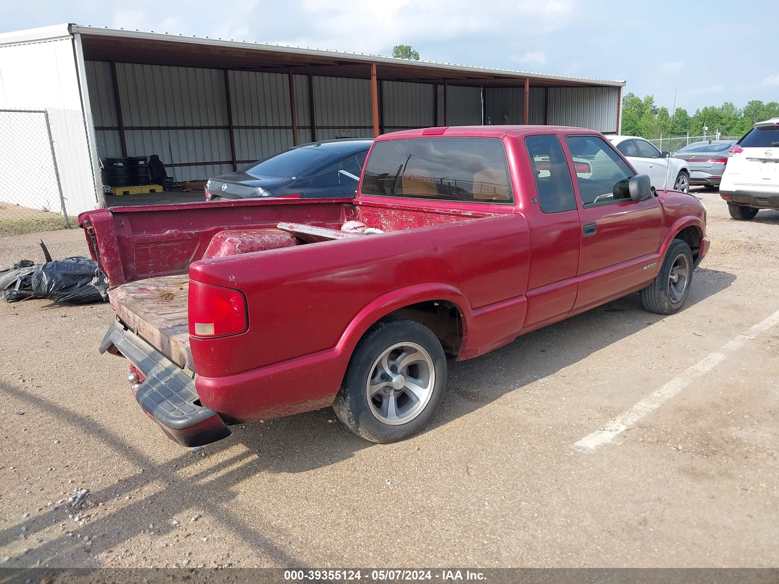 Photo 3 VIN: 1GCCS1945W8128747 - CHEVROLET S-10 PICKUP 